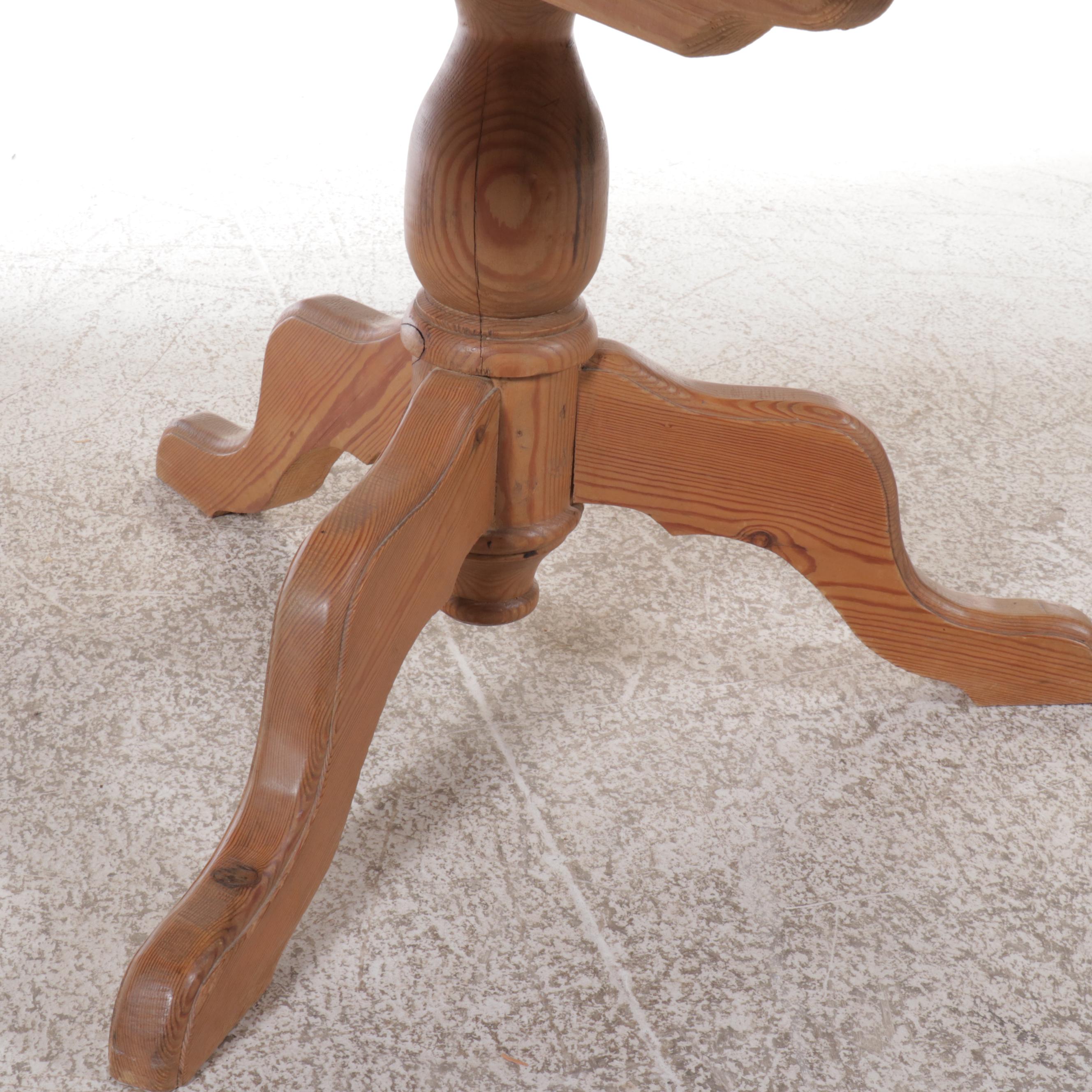 Country Style Pine Pedestal Dinging Table with Four Windsor Side Chairs