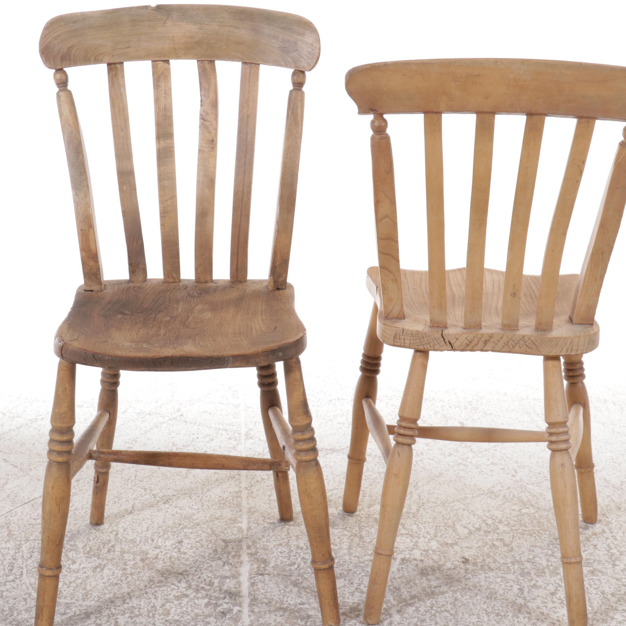 Country Style Pine Pedestal Dinging Table with Four Windsor Side Chairs