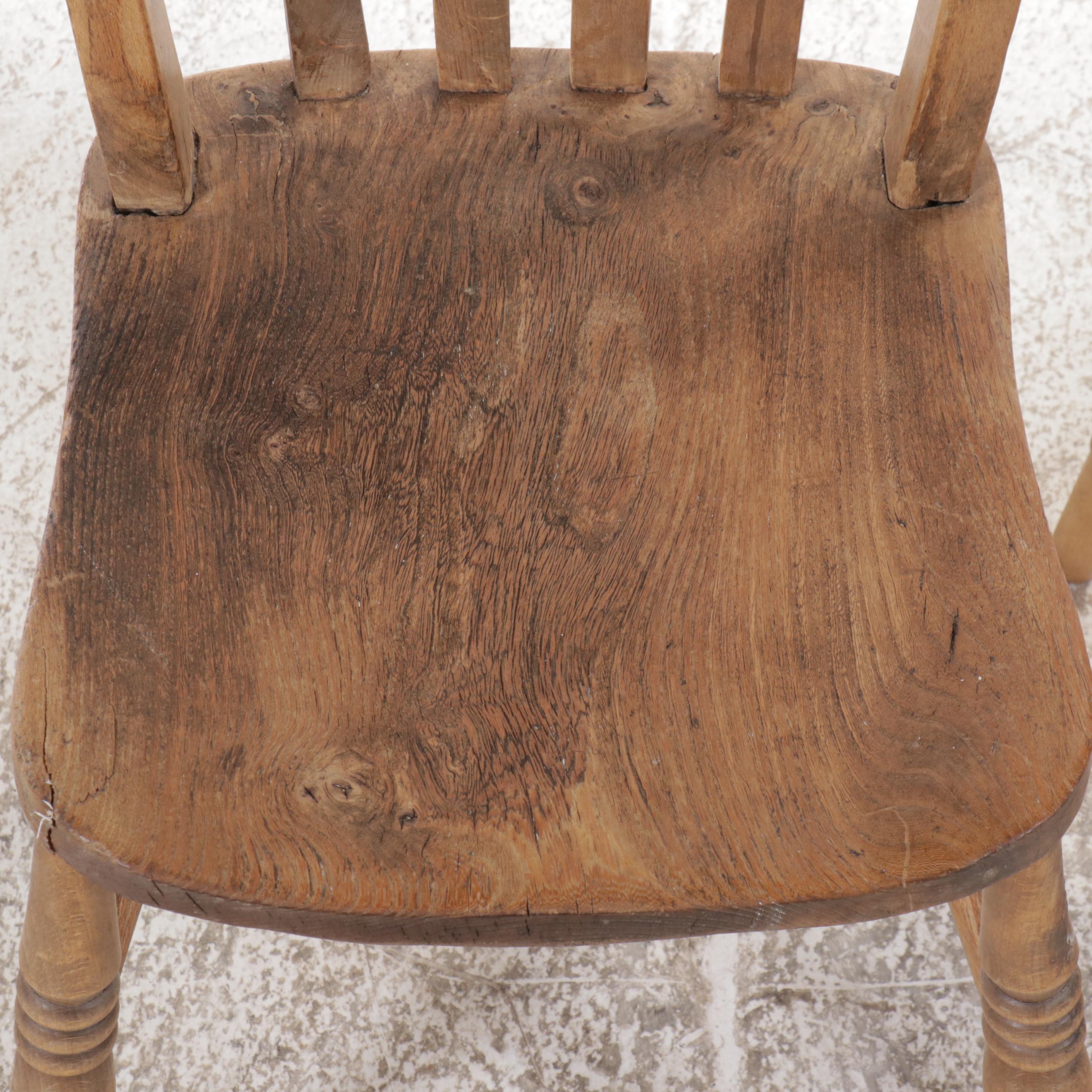 Country Style Pine Pedestal Dinging Table with Four Windsor Side Chairs
