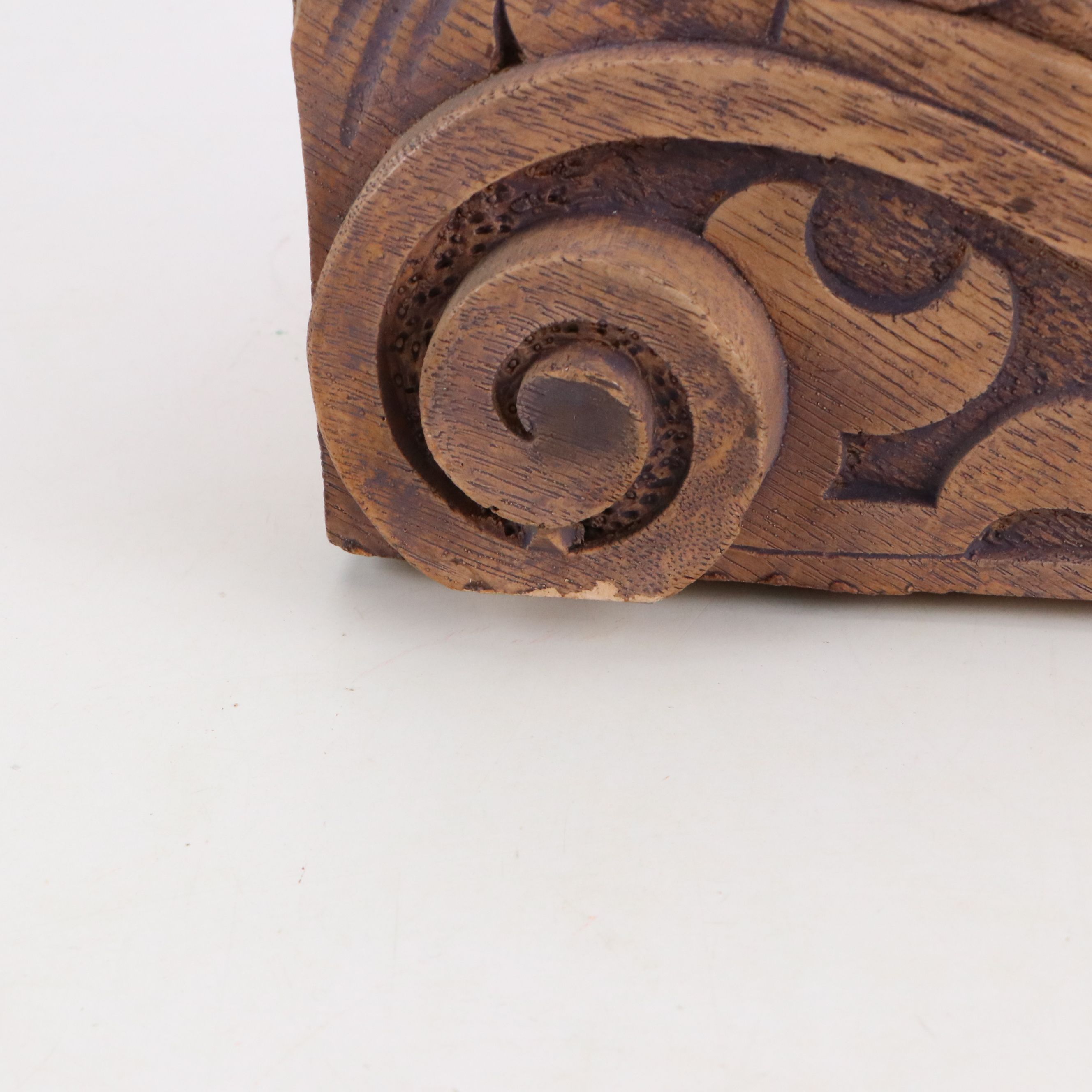 Wood Grain Finish Plaster Star Lady and Knight Corbels