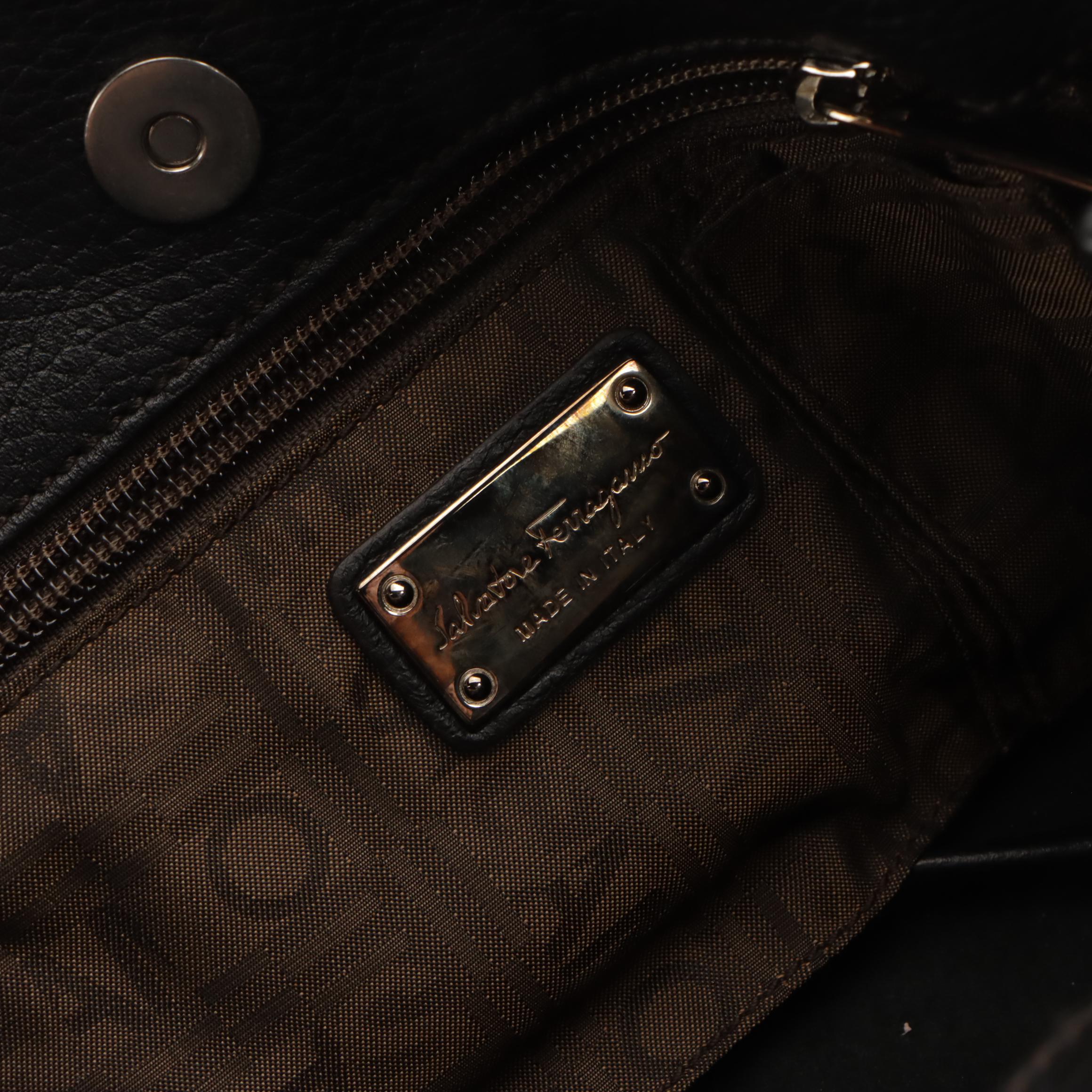 Salvatore Ferragamo Shoulder Bag in Black Calfskin Leather