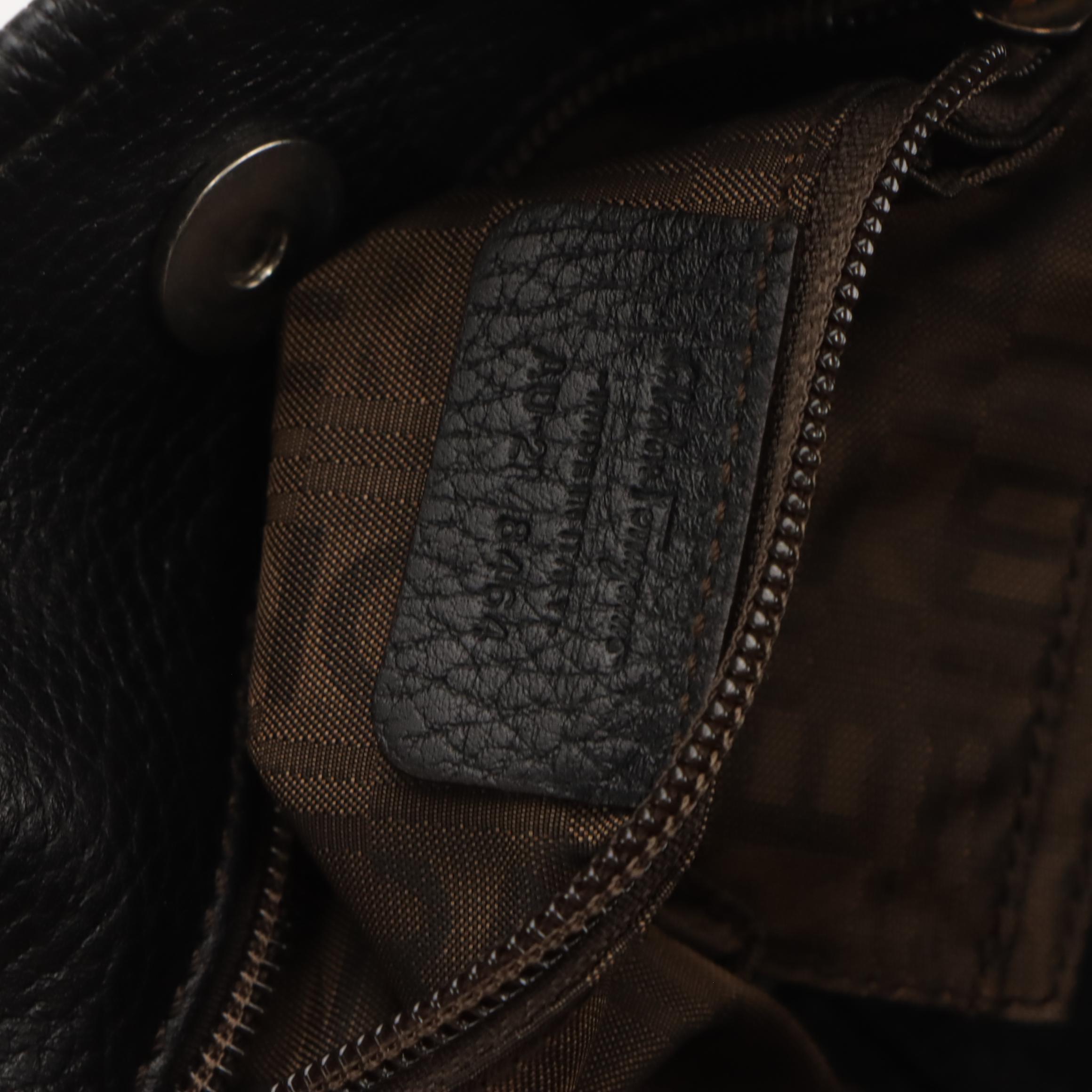 Salvatore Ferragamo Shoulder Bag in Black Calfskin Leather