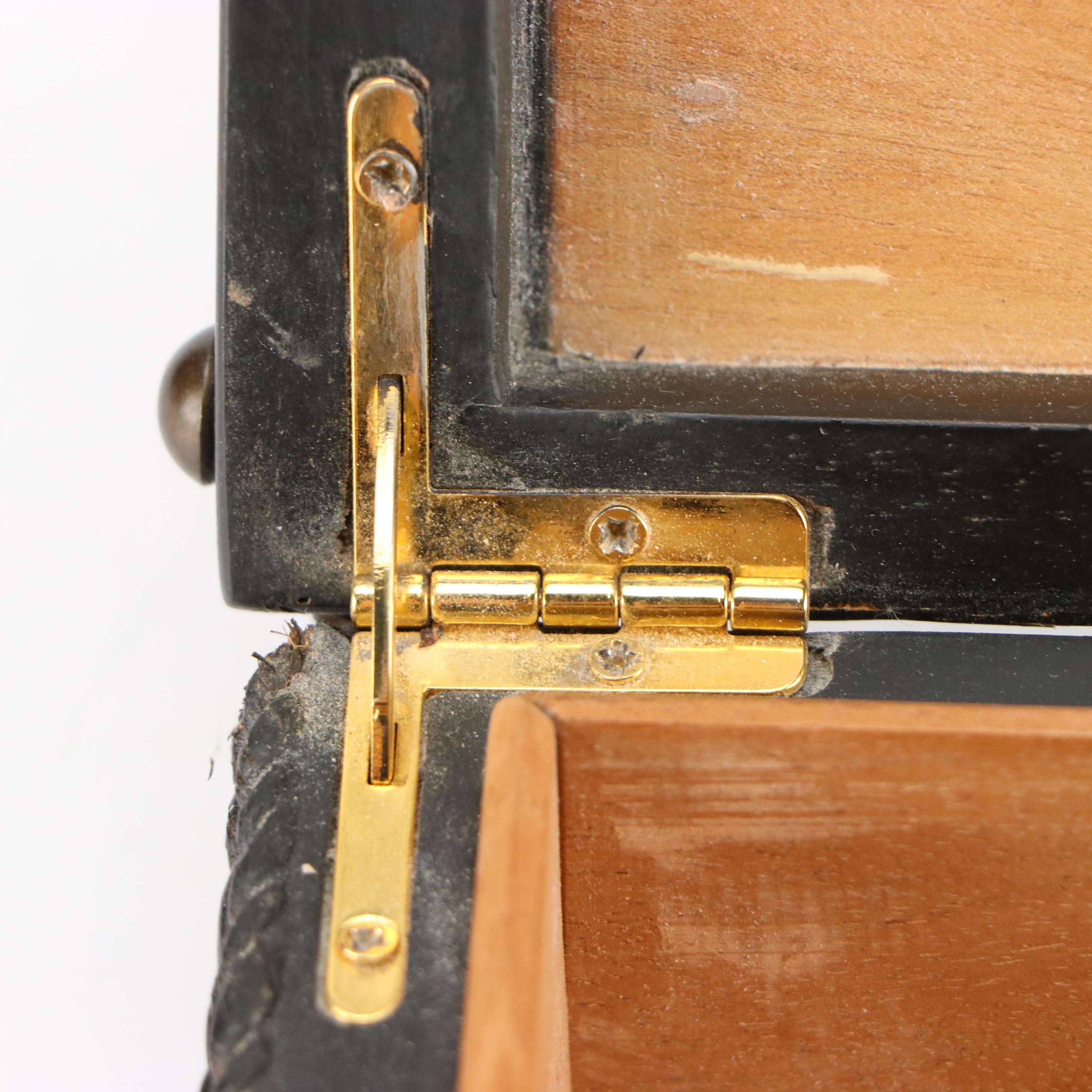 Camacho Negro Churchill Cigar Boxes