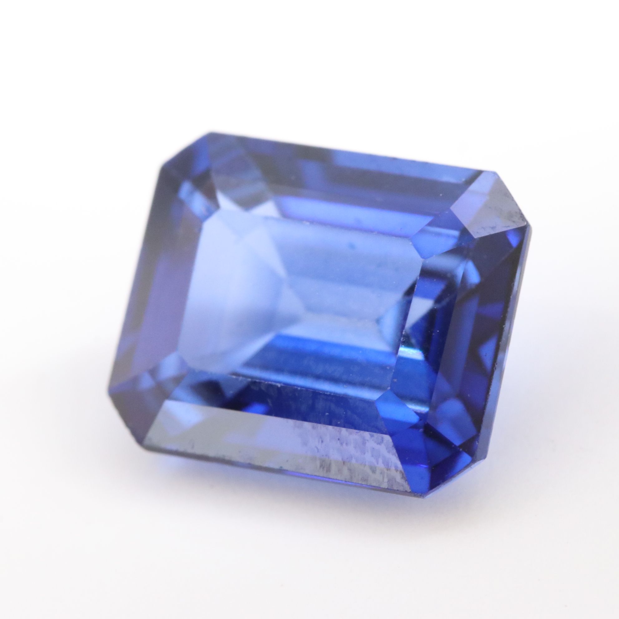 Loose 7.45 CT Lab Grown Sapphire