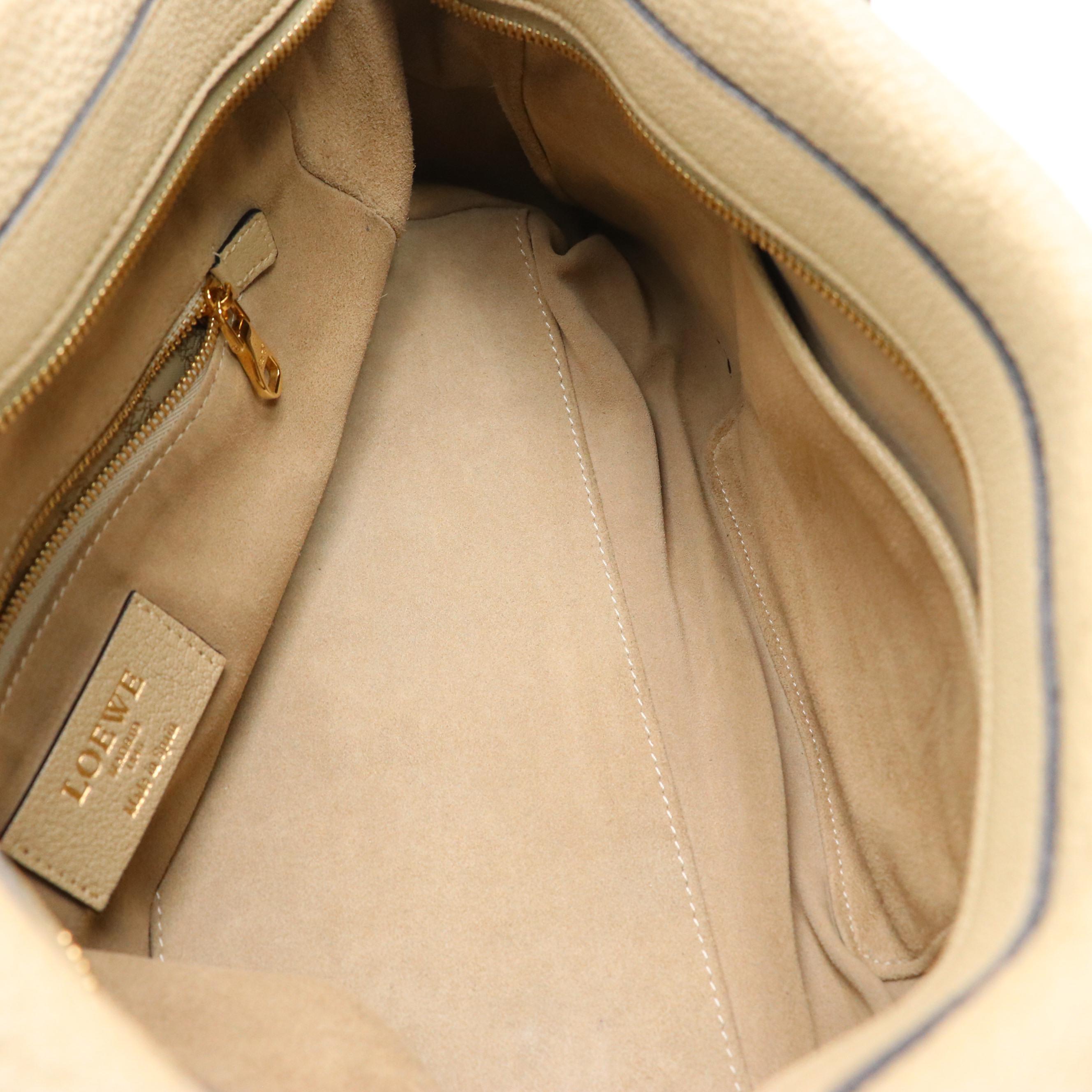 Loewe Zippered Handbag in Beige Grained Leather