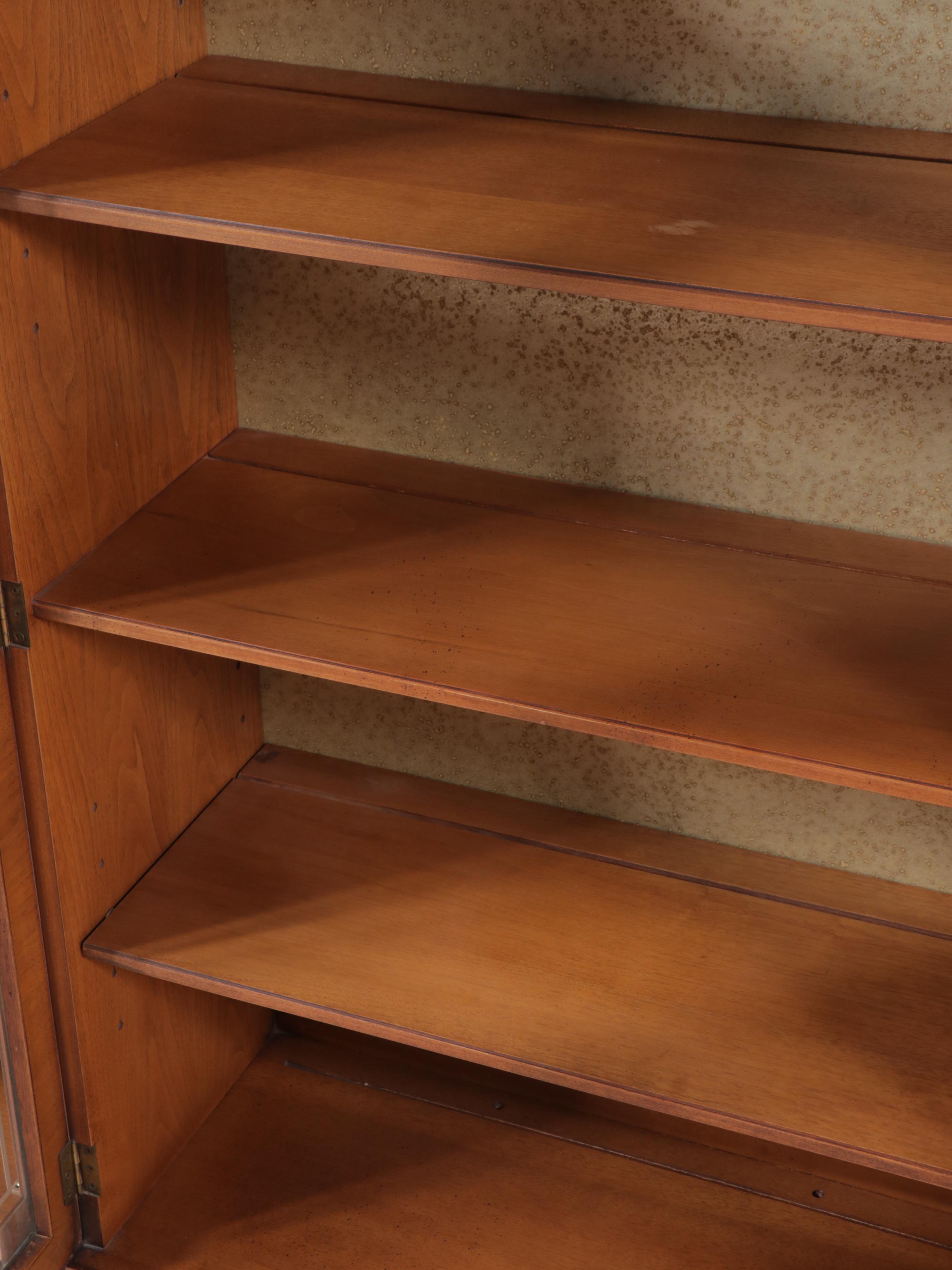 Henredon Louis XV Style Breakfront China Cabinet, Mid to Late 20th Century