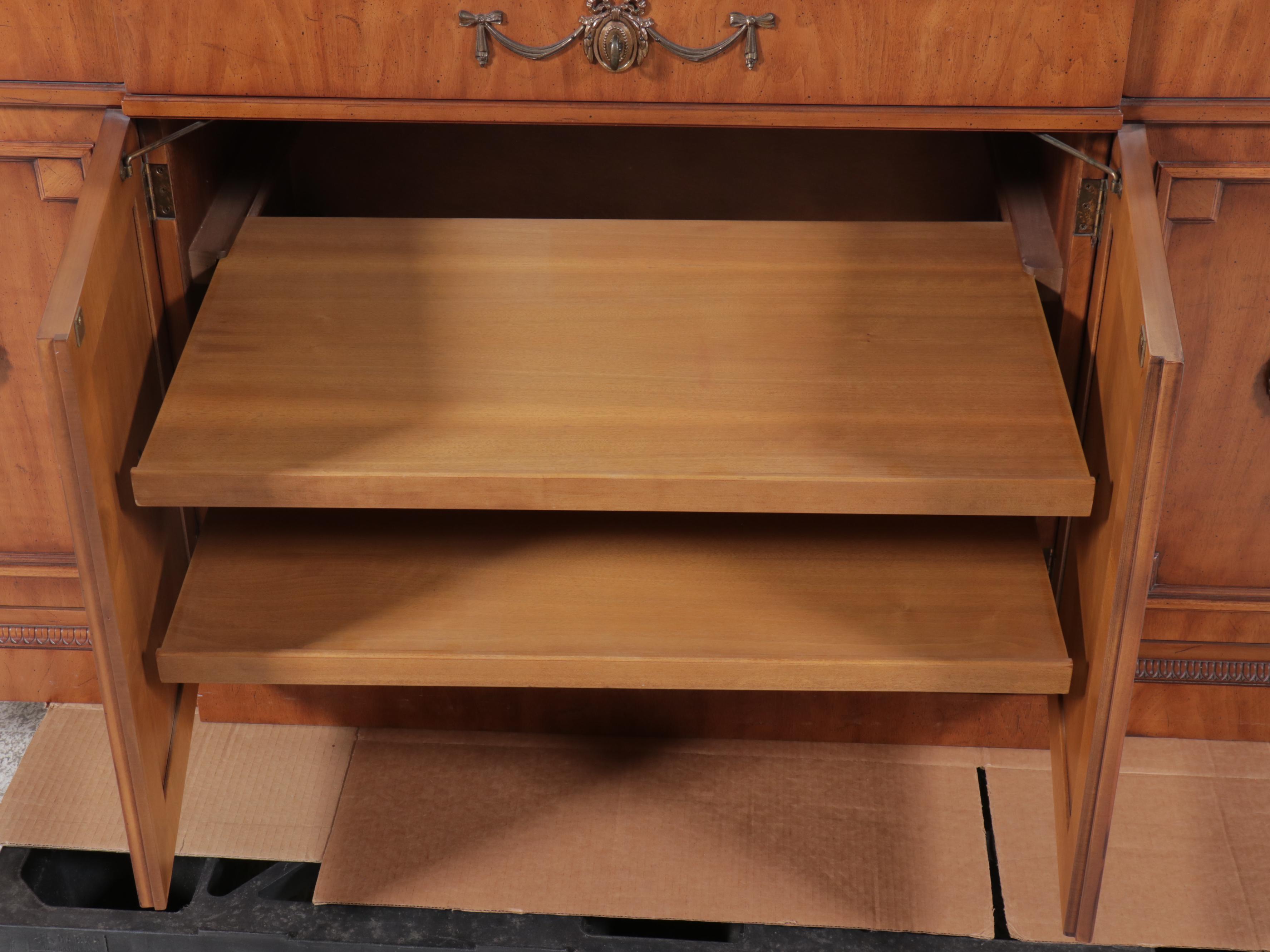 Henredon Louis XV Style Breakfront China Cabinet, Mid to Late 20th Century