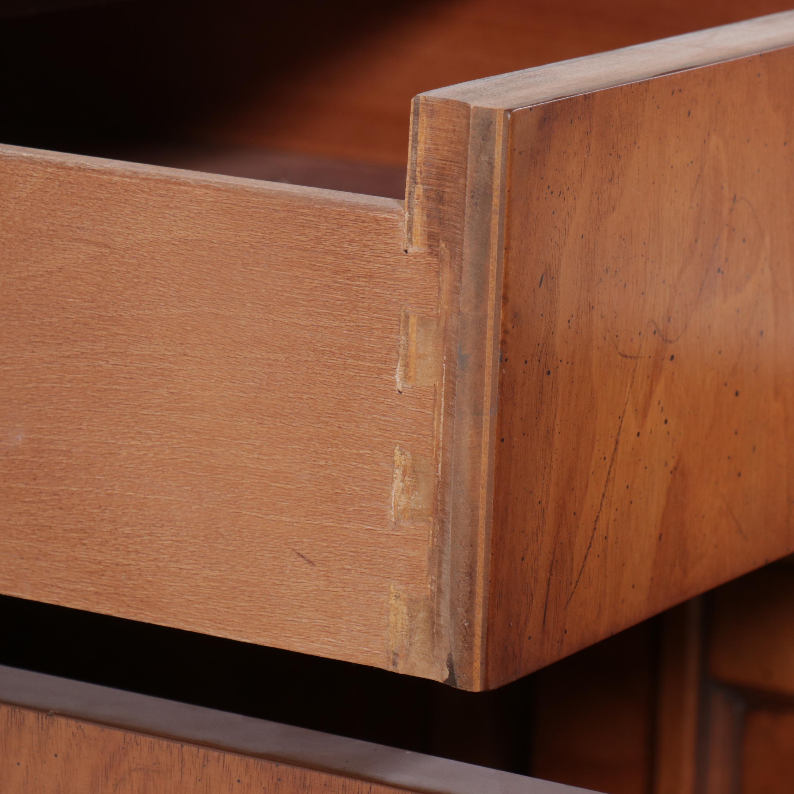 Henredon Louis XV Style Breakfront China Cabinet, Mid to Late 20th Century