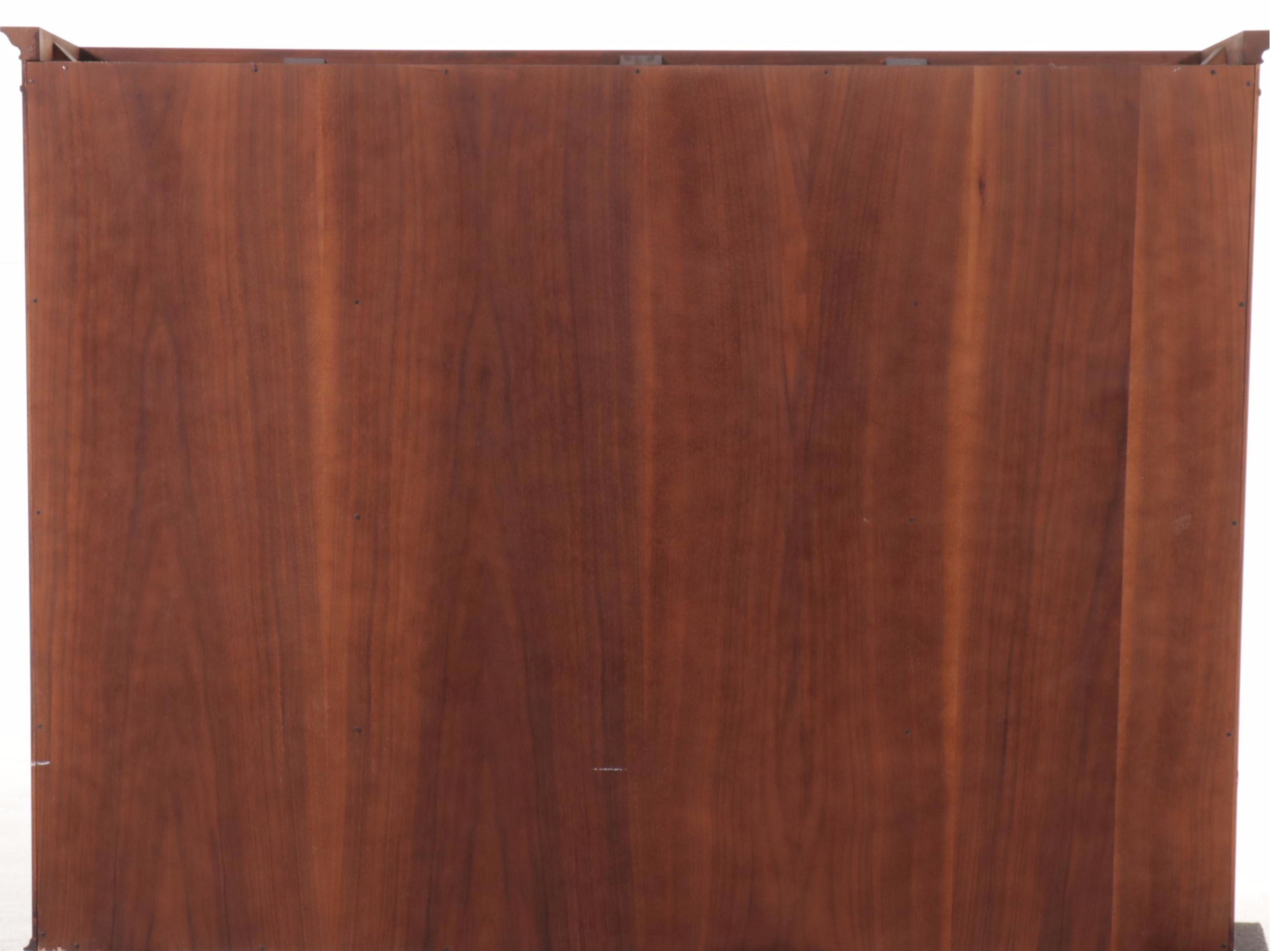 Henredon Louis XV Style Breakfront China Cabinet, Mid to Late 20th Century