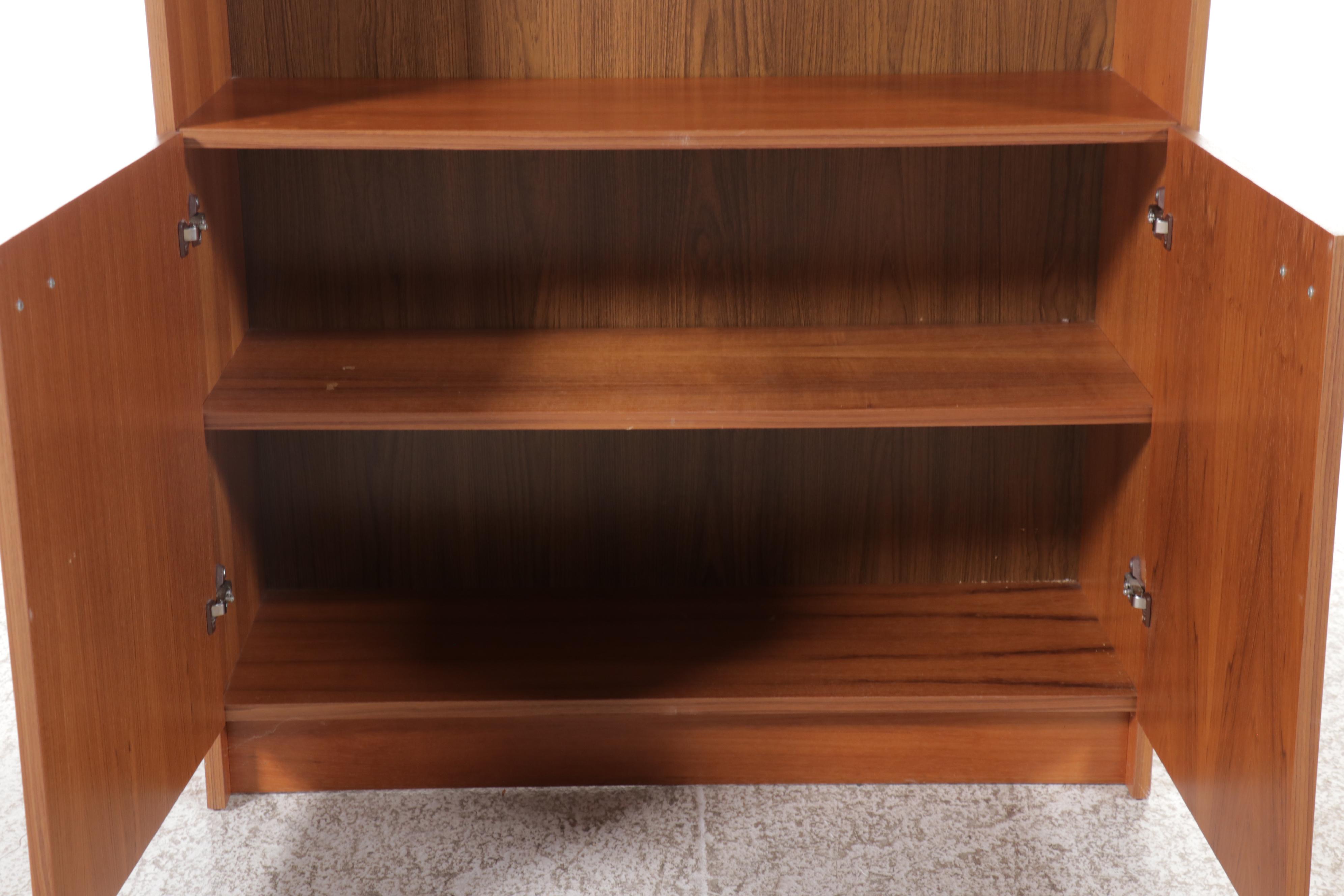 DRT Danish Modern Teak Cabinet Bookcase, Mid to Late 20th Century