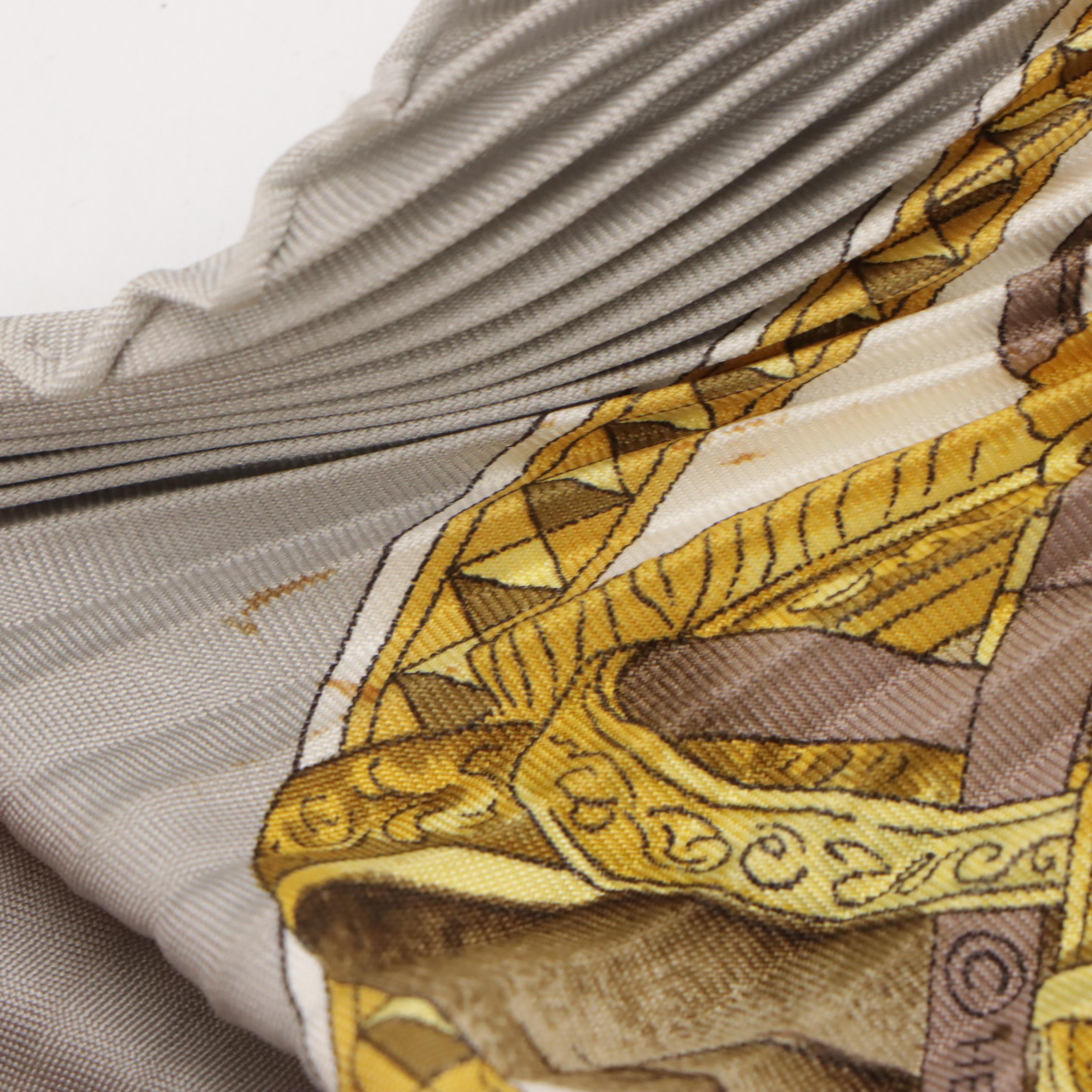 Hermès "Présentation de Chevaux" Plissé Scarf 90 in Silk Twill