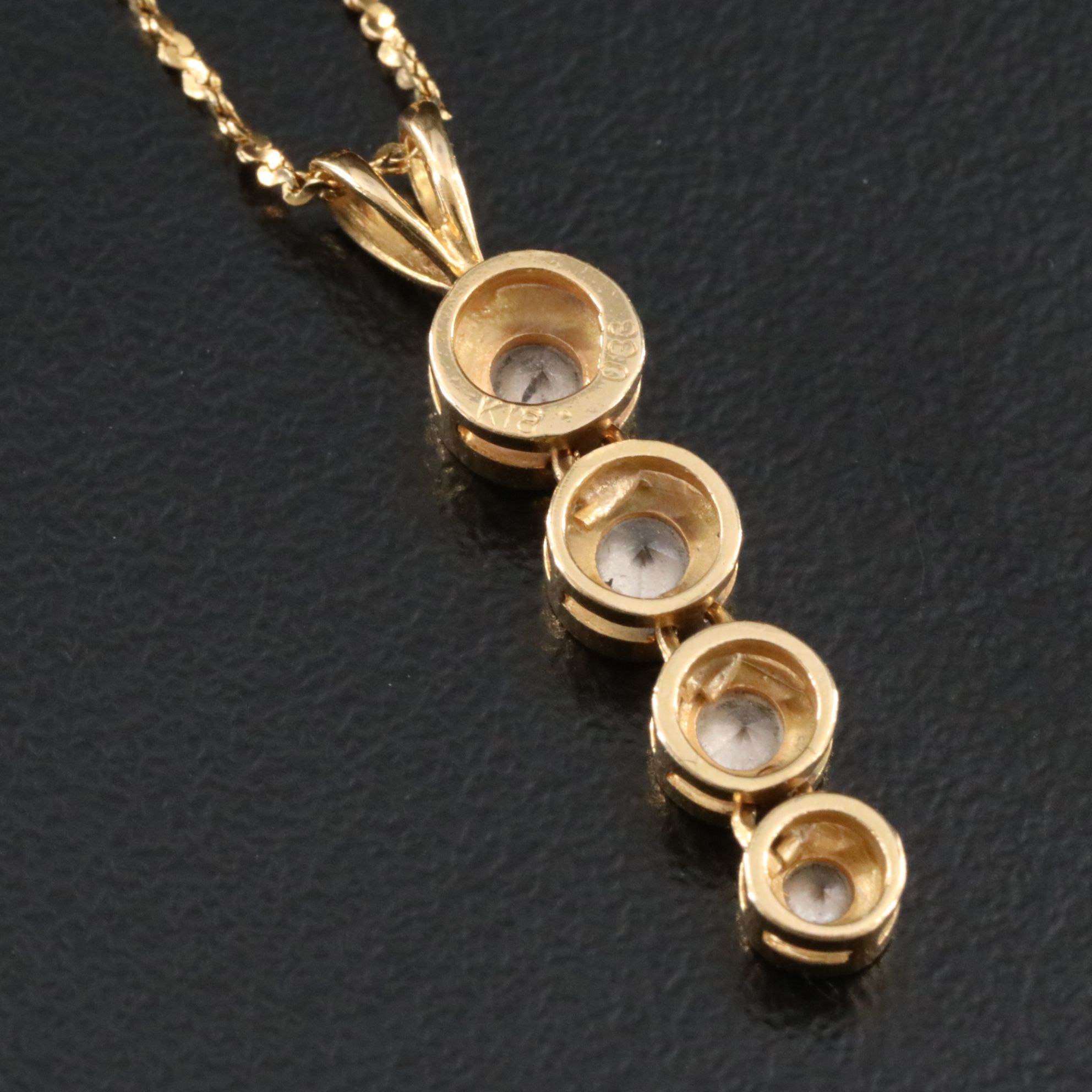 18K 0.33 CTW Diamond Graduated Pendant Necklace