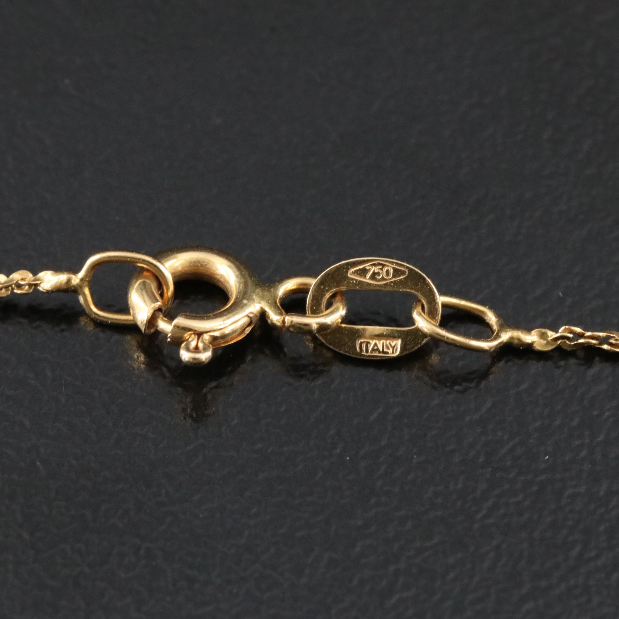 18K 0.33 CTW Diamond Graduated Pendant Necklace