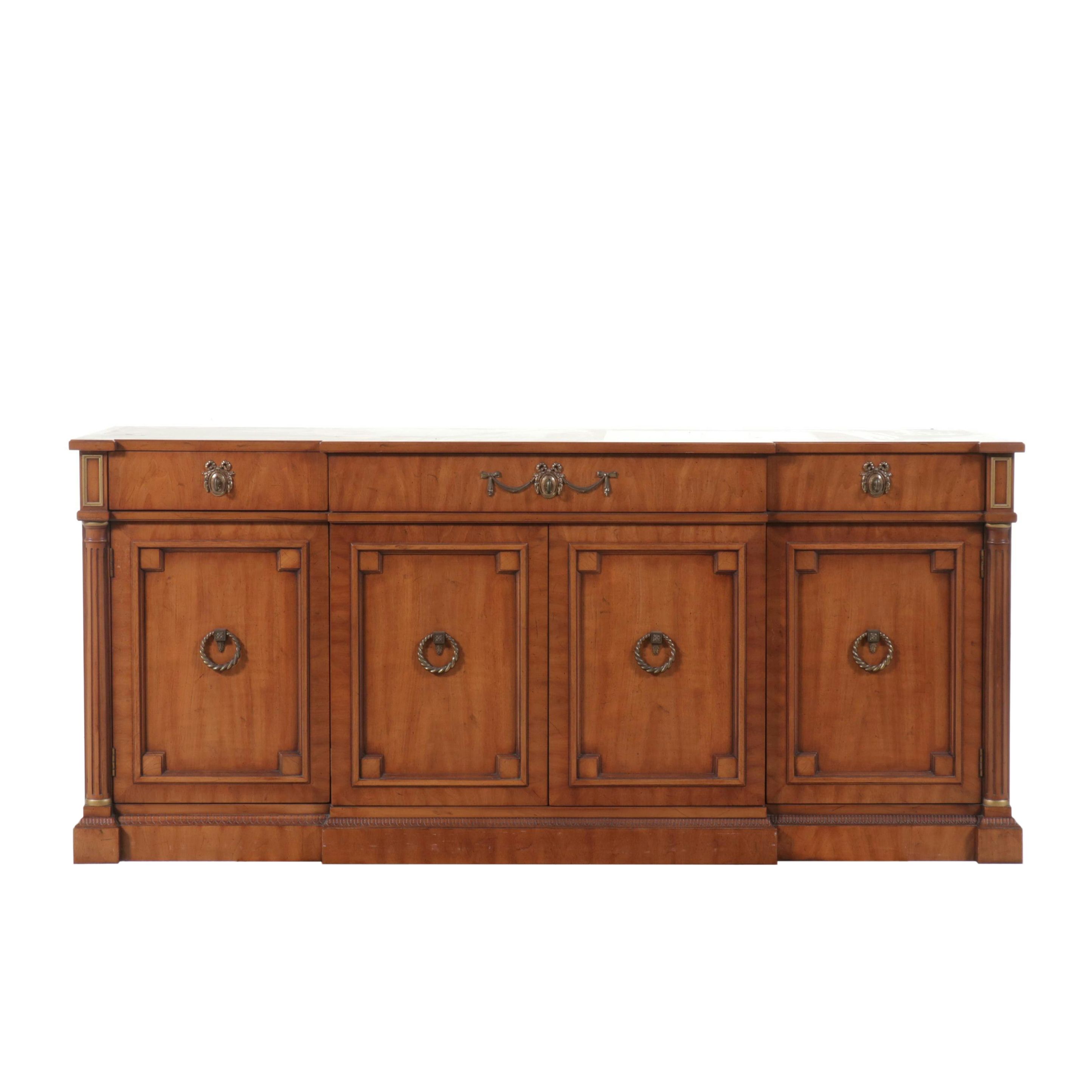 Henredon Louis XV Style Breakfront China Cabinet, Mid to Late 20th Century