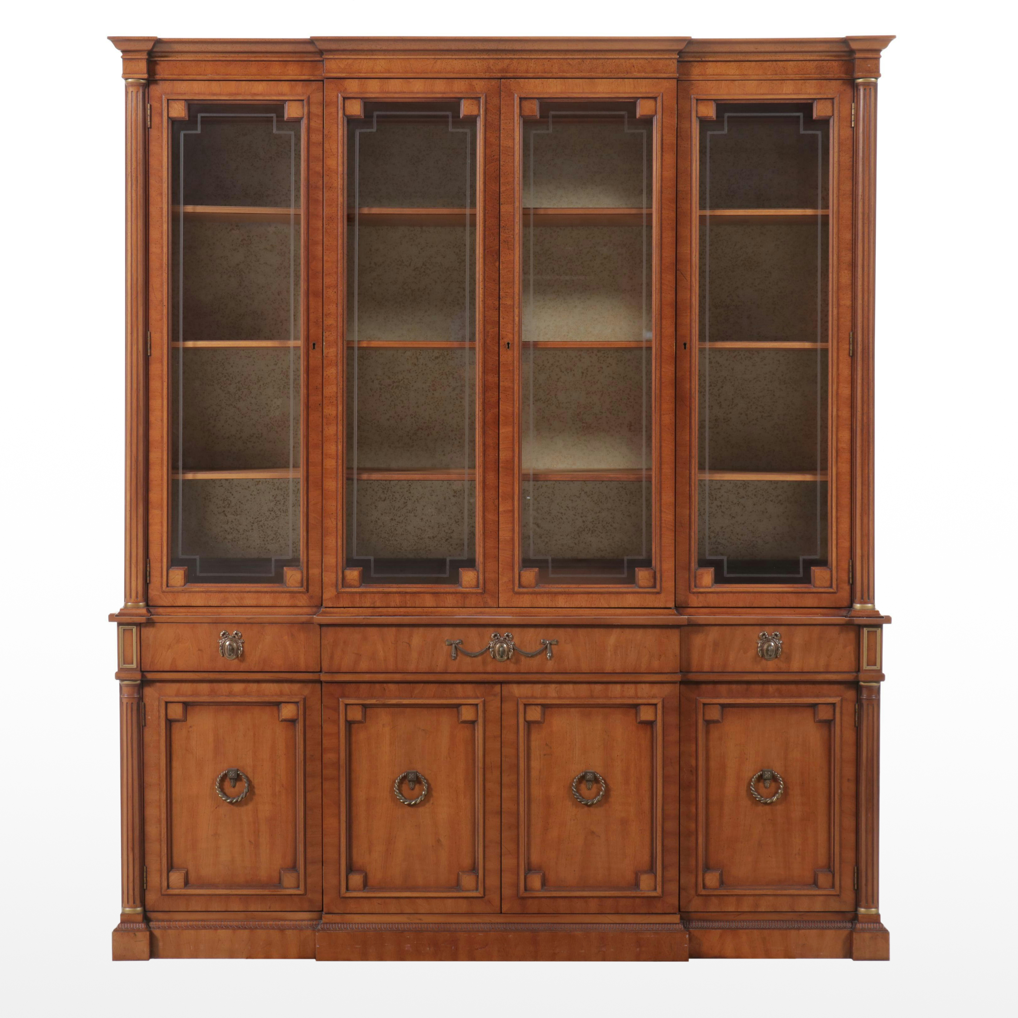 Henredon Louis XV Style Breakfront China Cabinet, Mid to Late 20th Century