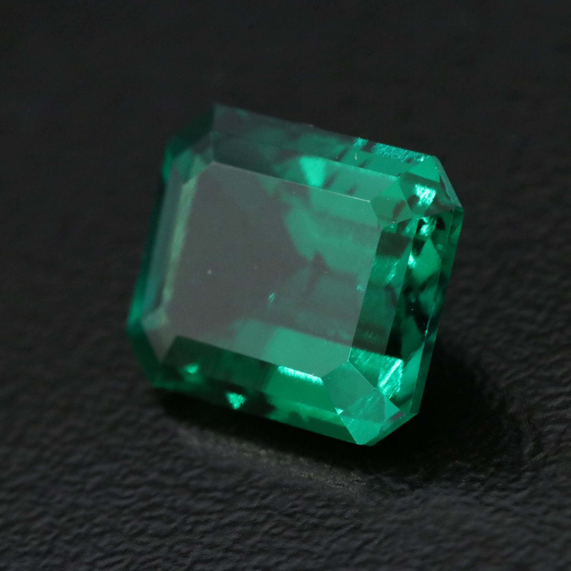 Loose 3.85 CT Lab Grown Emerald