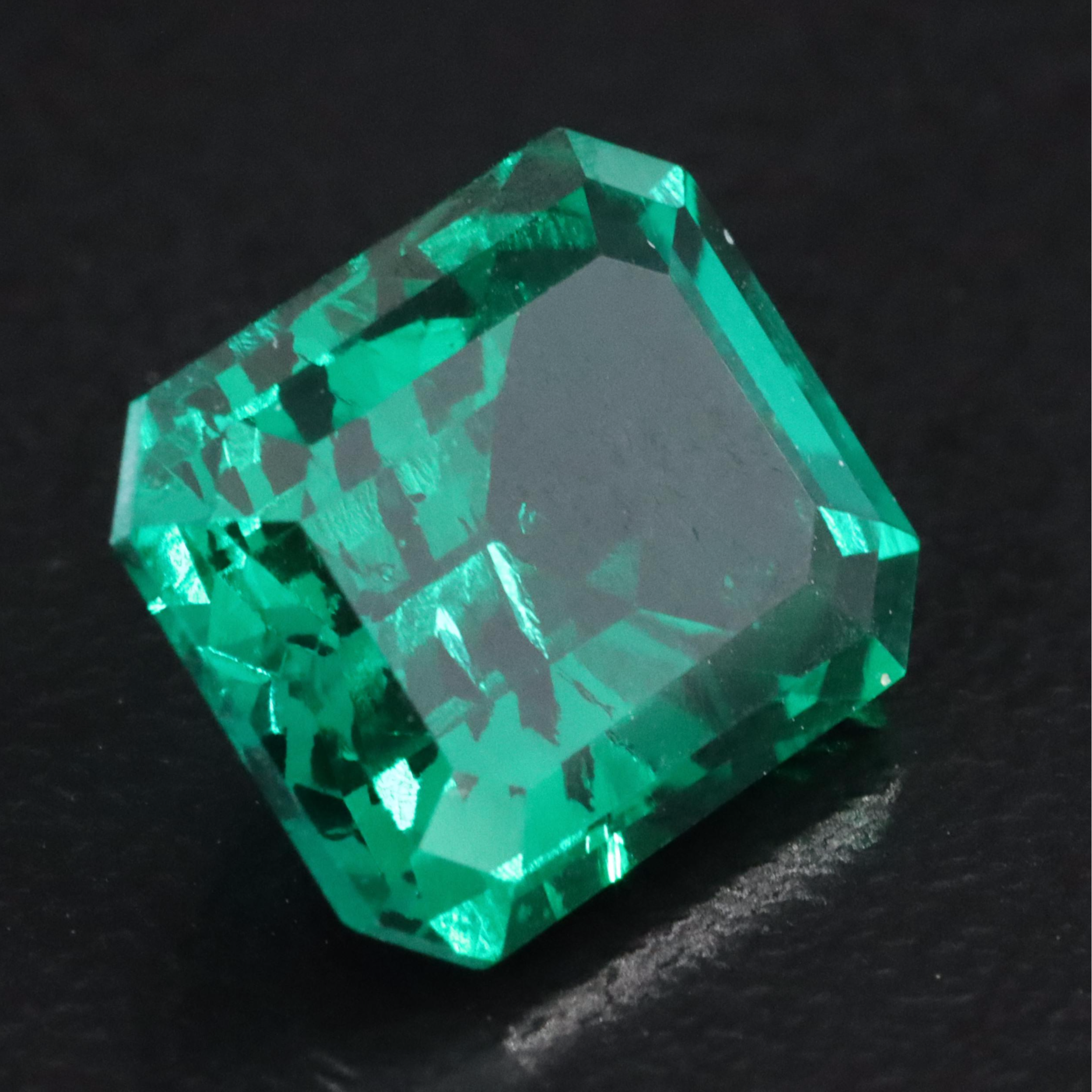 Loose 4.16 CT Lab Grown Emerald