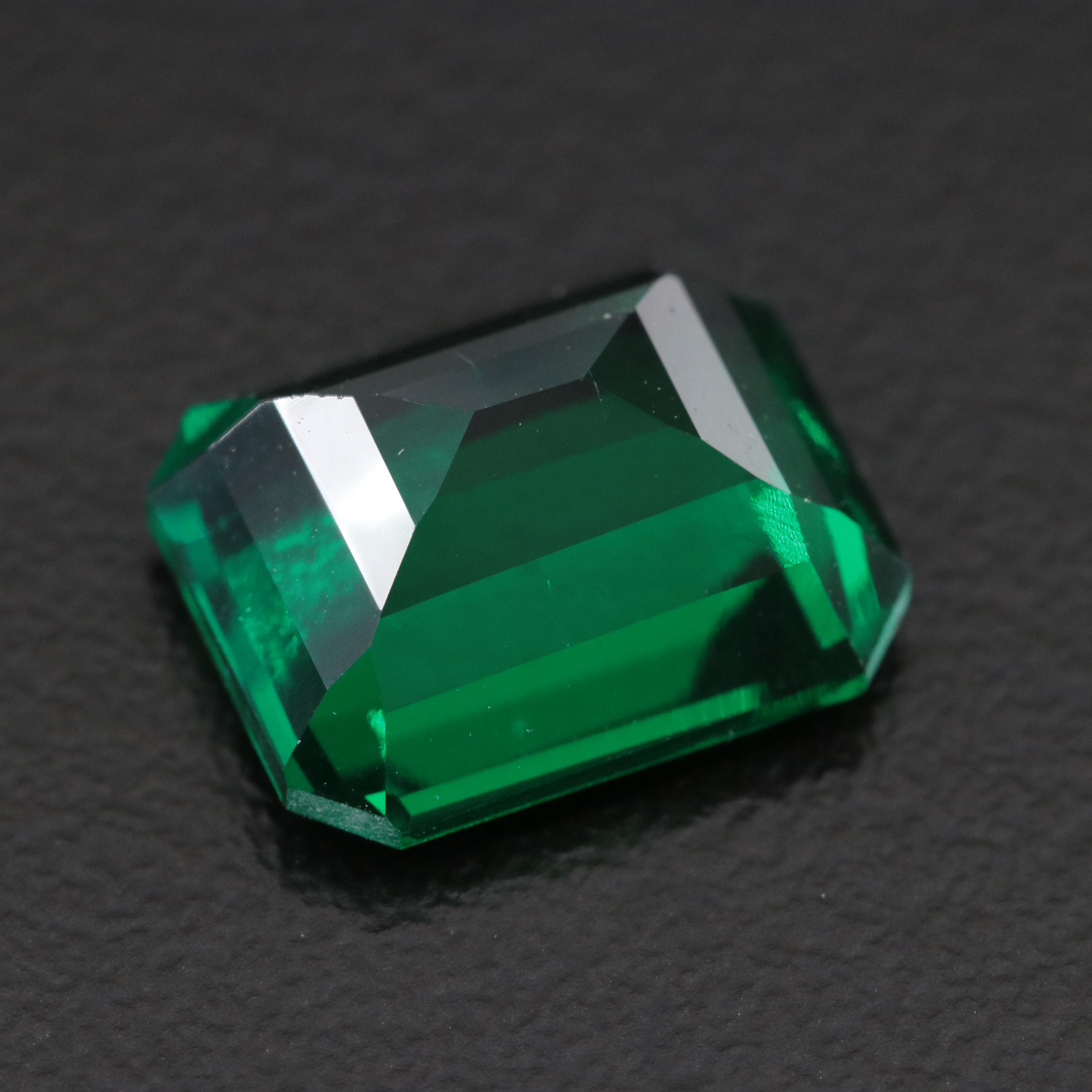 Loose 4.08 CT Lab Grown Emerald