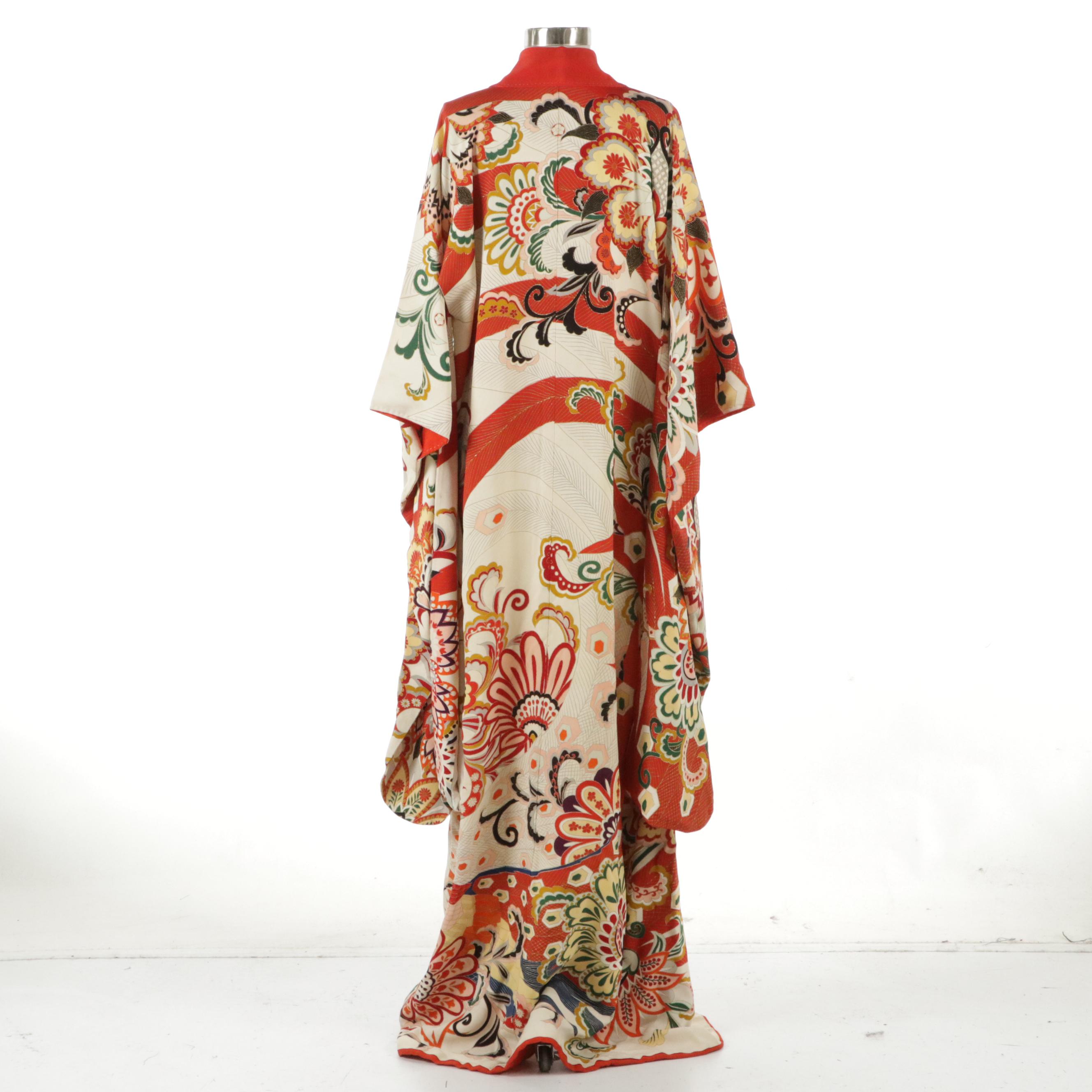 Japanese Furisode Kimono in Chirimen Silk with Mon, Embroidery and Hand-Painting