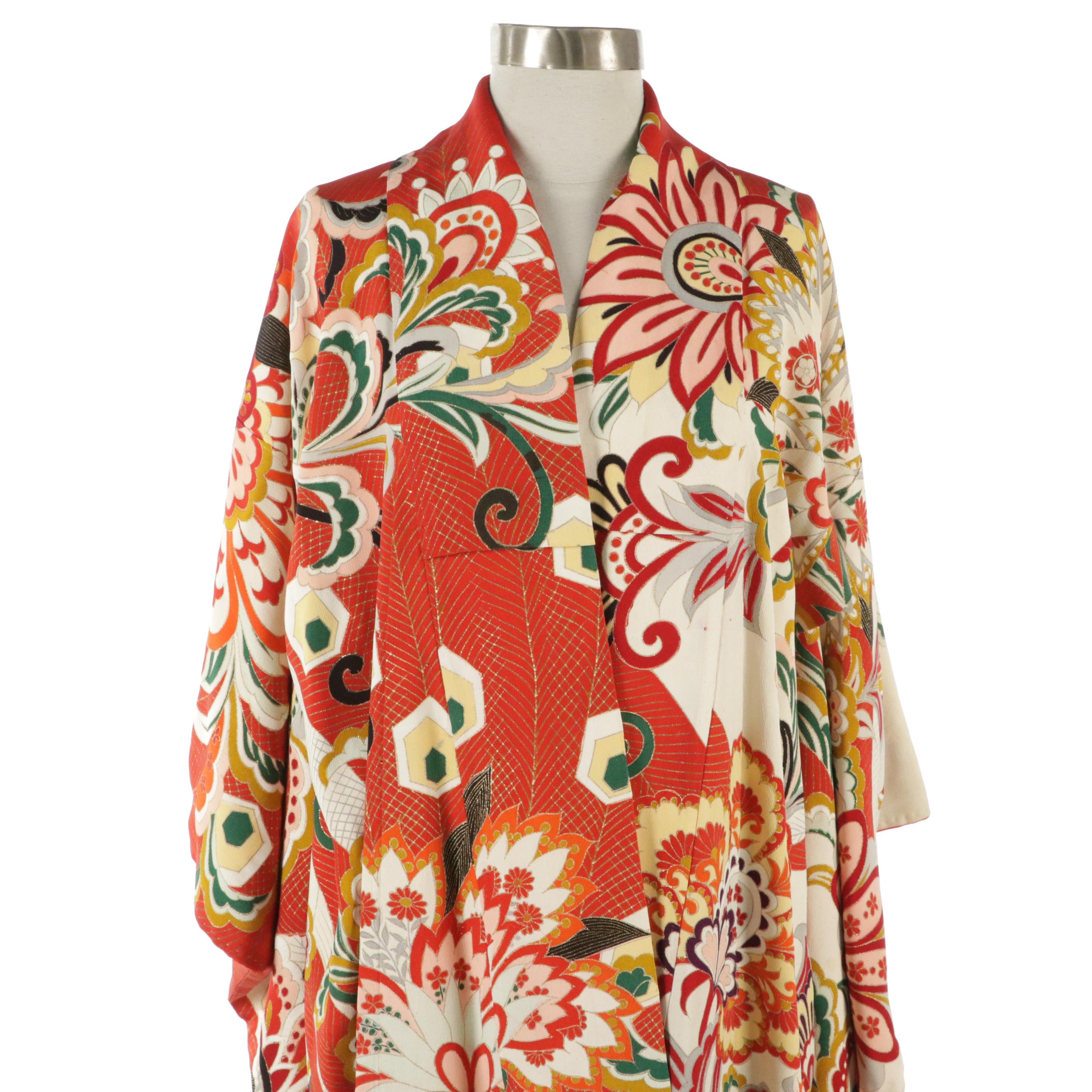 Japanese Furisode Kimono in Chirimen Silk with Mon, Embroidery and Hand-Painting