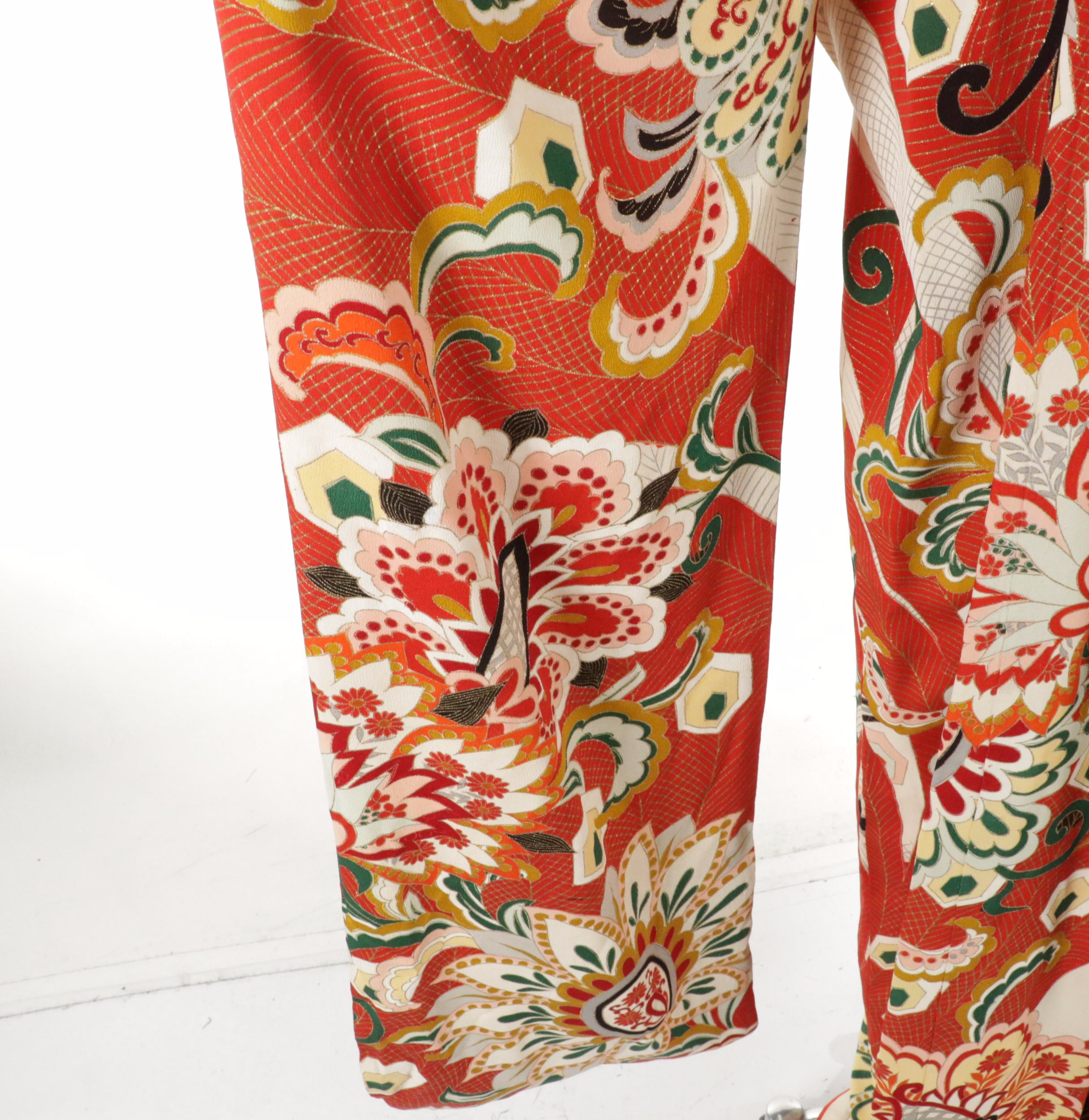 Japanese Furisode Kimono in Chirimen Silk with Mon, Embroidery and Hand-Painting