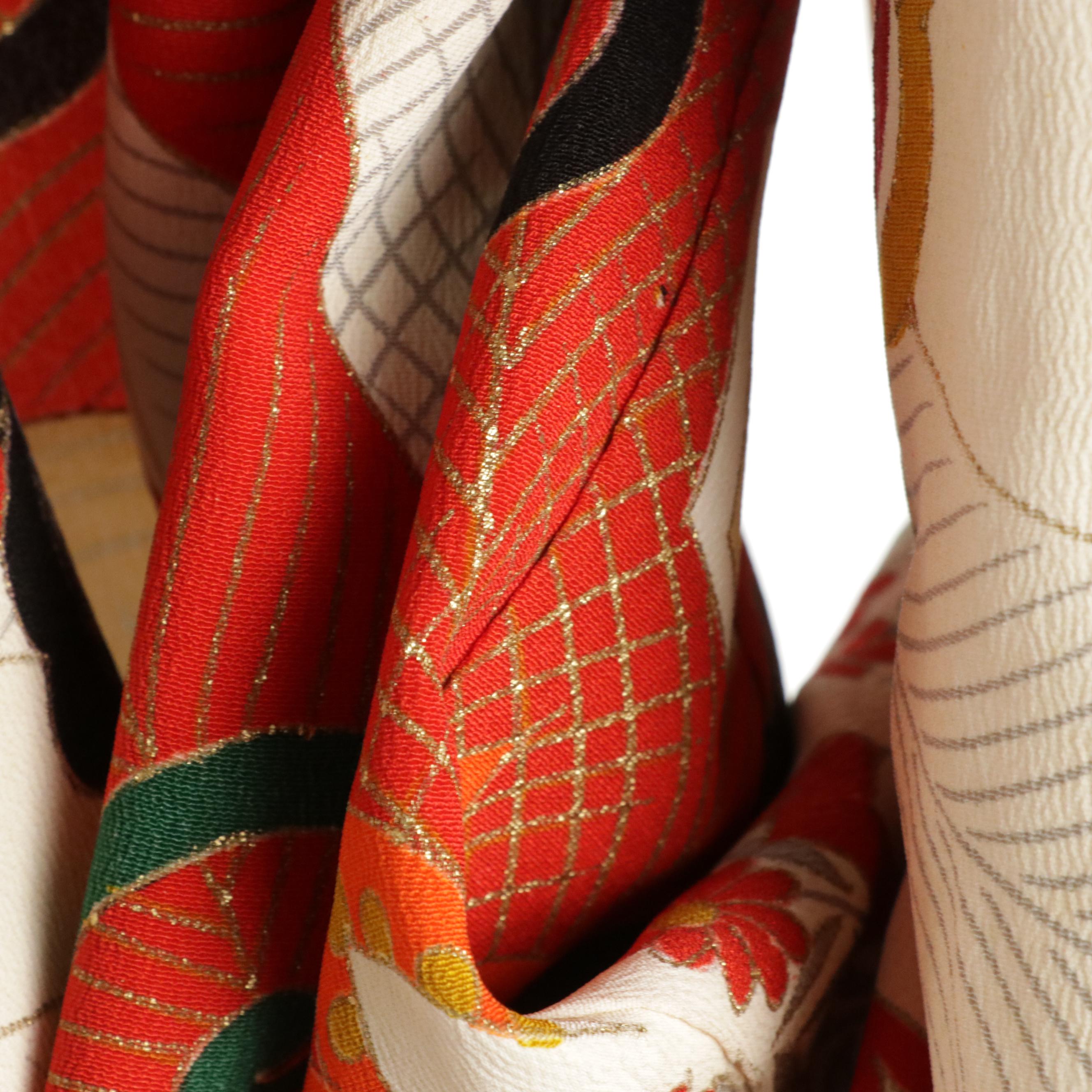 Japanese Furisode Kimono in Chirimen Silk with Mon, Embroidery and Hand-Painting