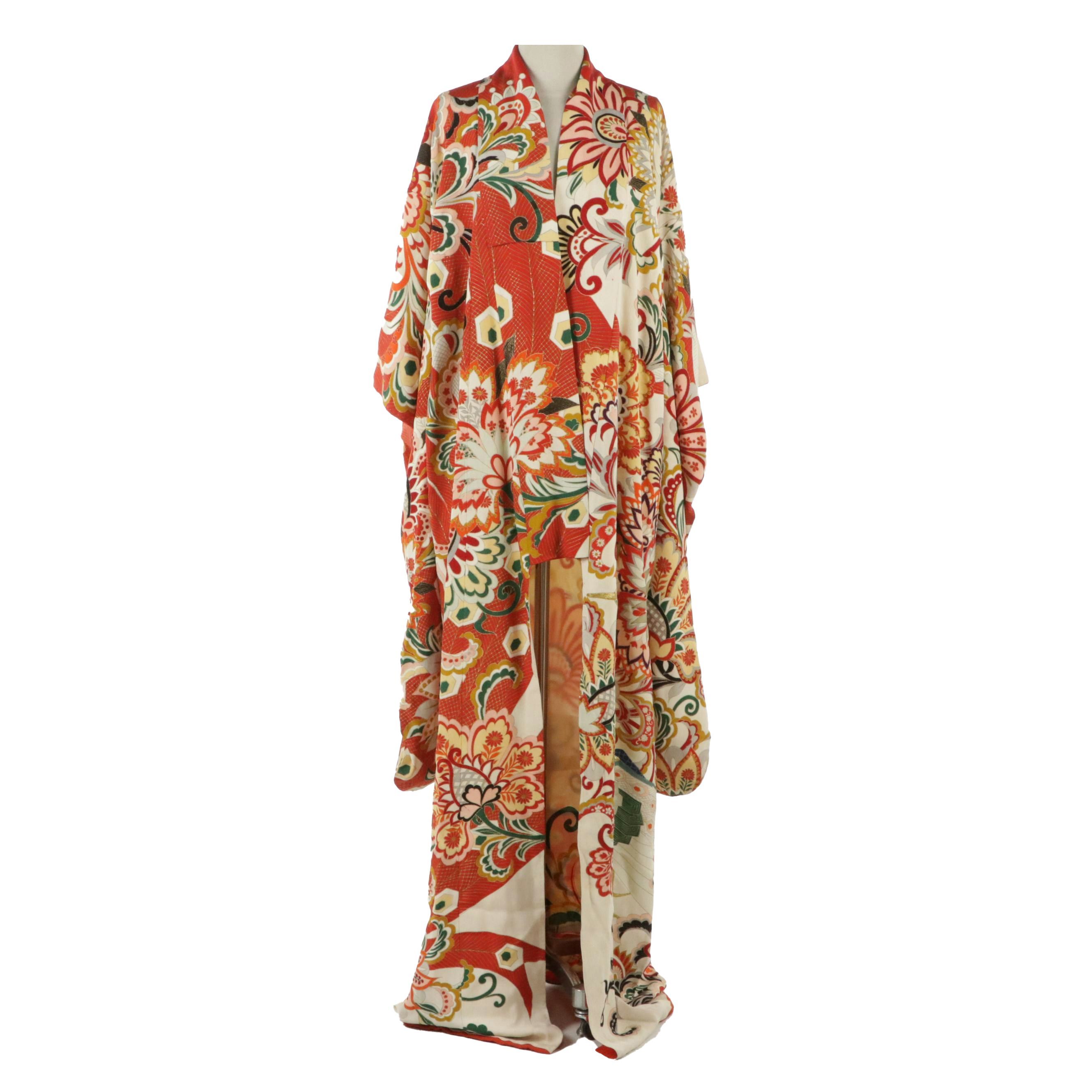 Japanese Furisode Kimono in Chirimen Silk with Mon, Embroidery and Hand-Painting