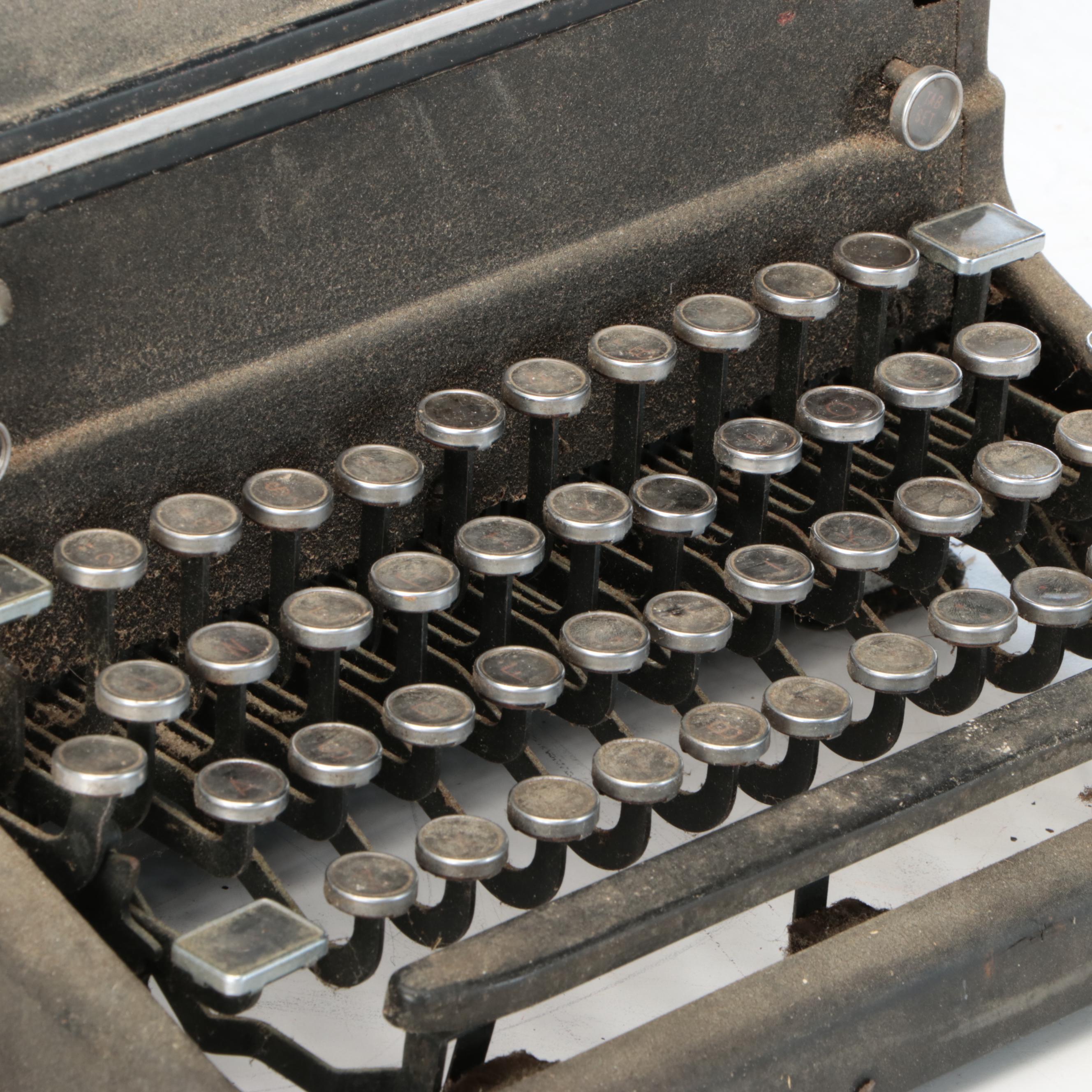 Royal Manual Typewriter, Mid-20th Century