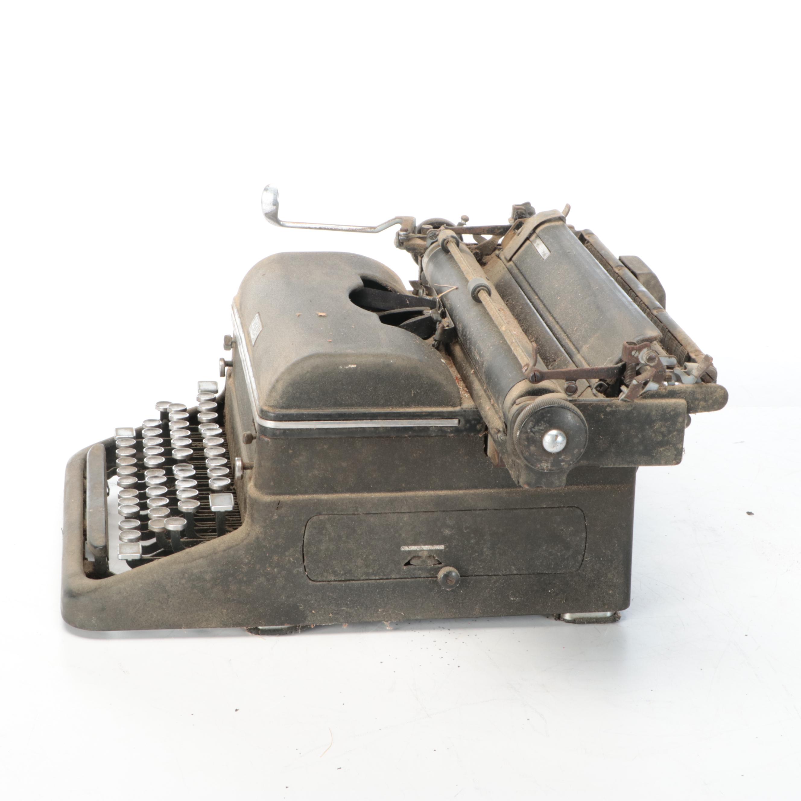 Royal Manual Typewriter, Mid-20th Century