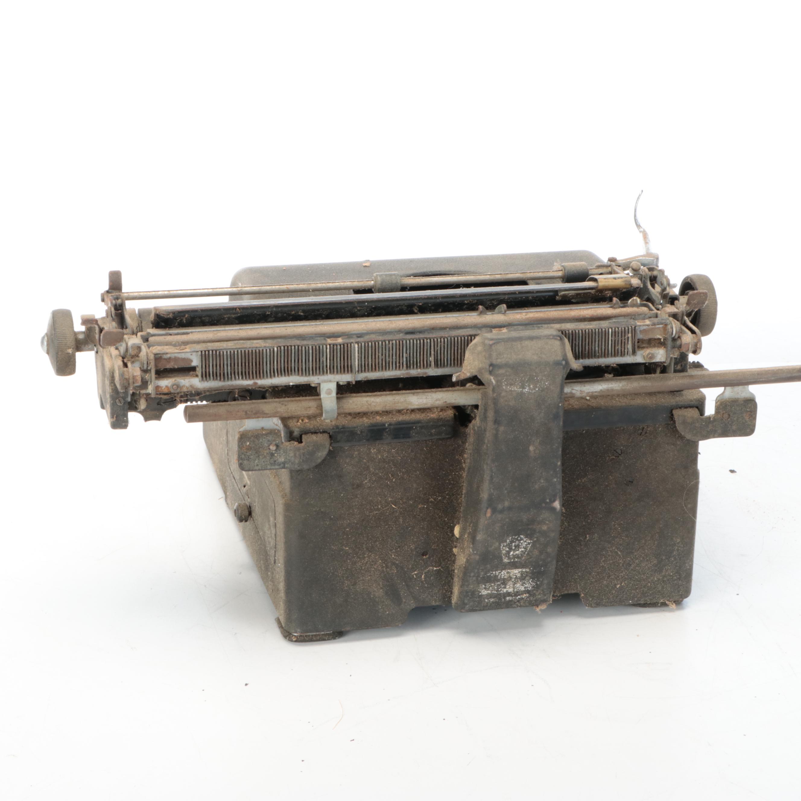 Royal Manual Typewriter, Mid-20th Century