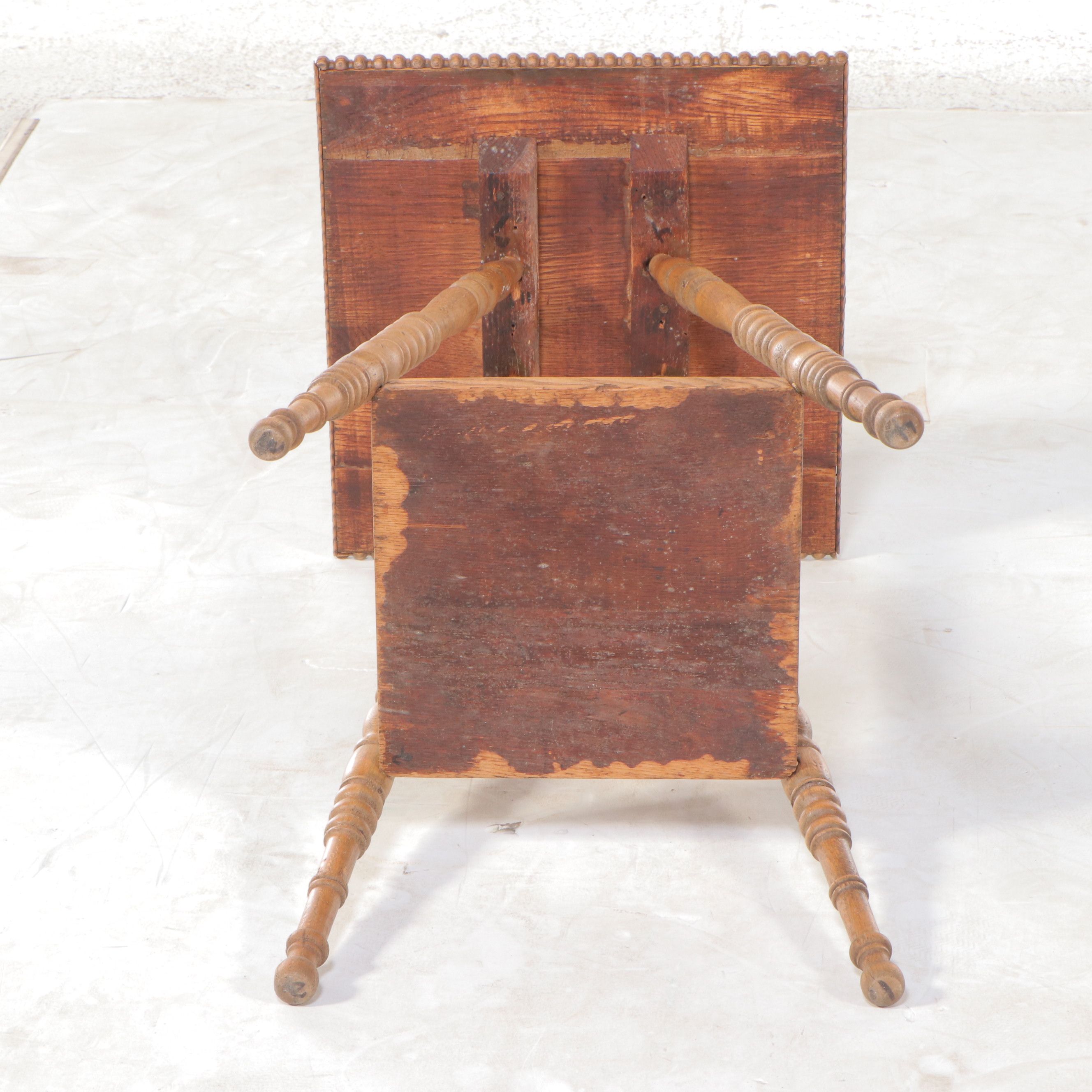 Arts & Crafts Style Turned Oak Bobbin Side Table