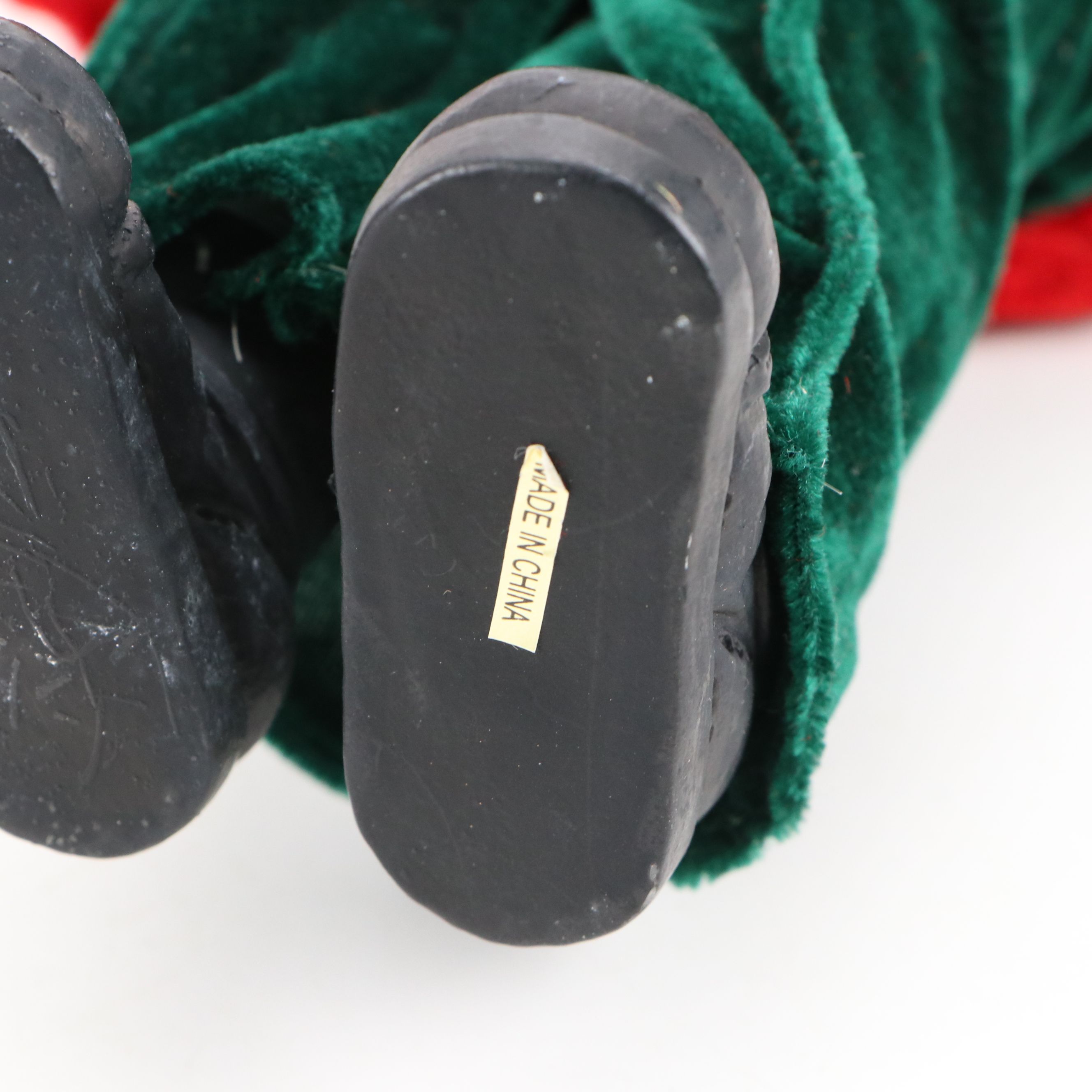 Victorian Style Christmas Carolers