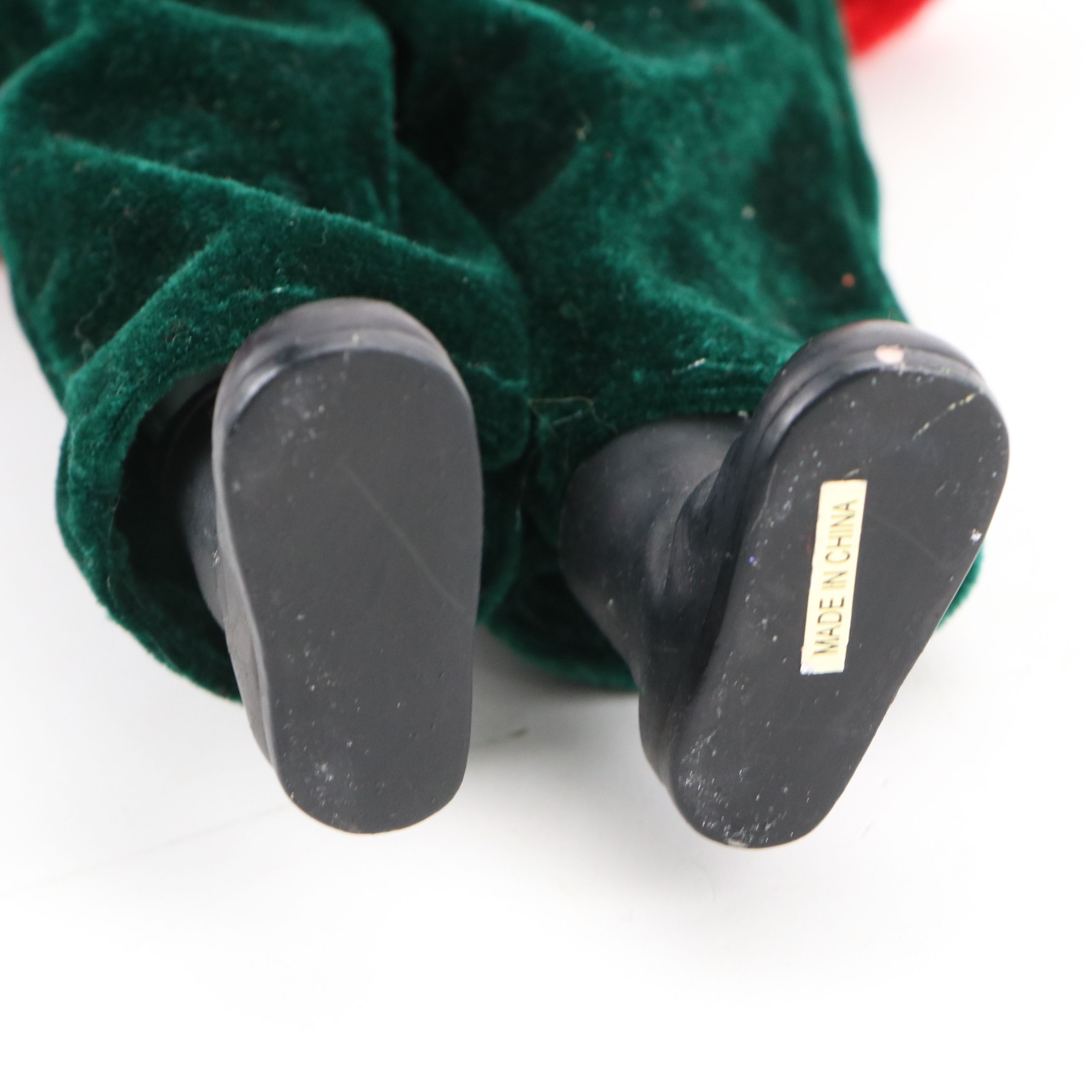 Victorian Style Christmas Carolers