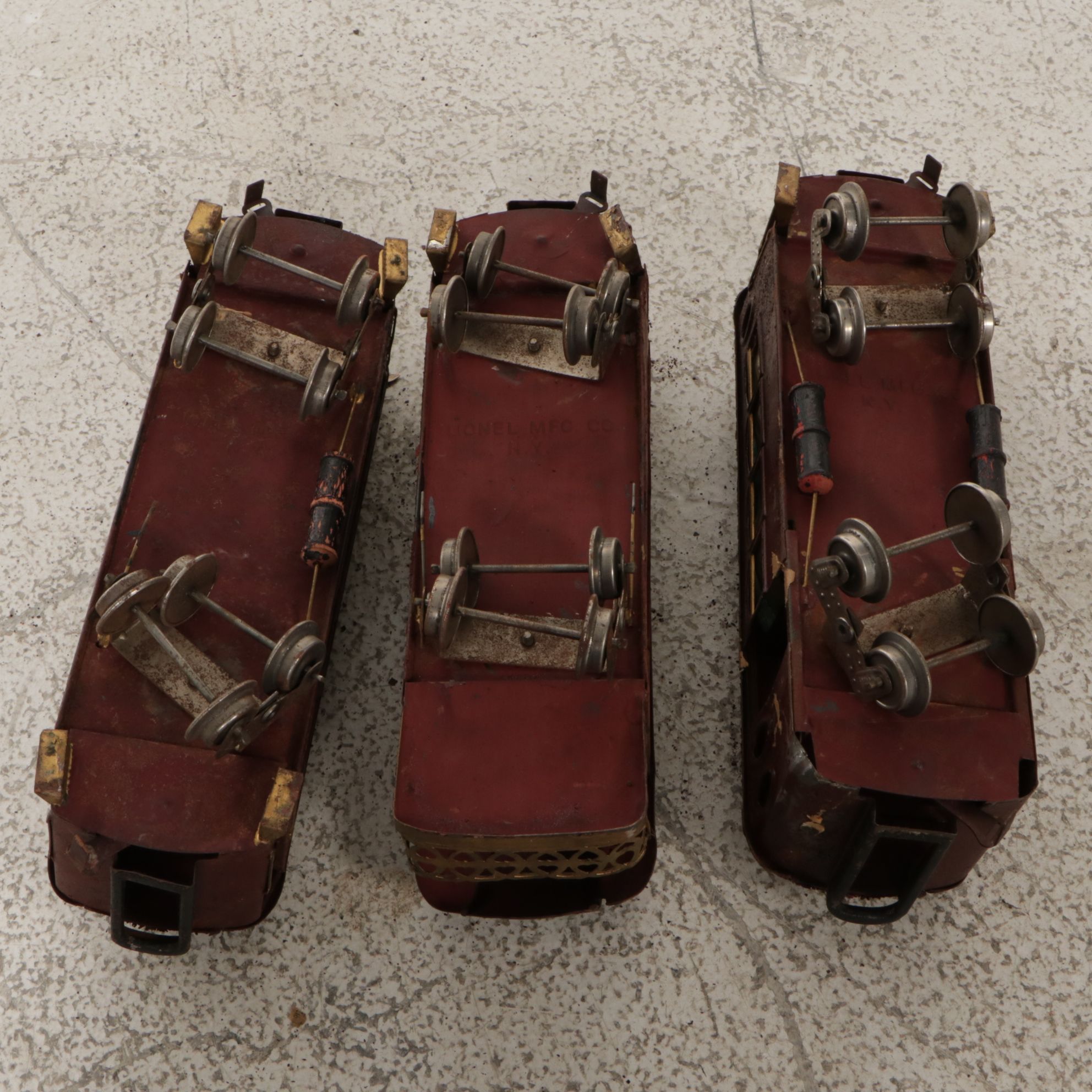 Lionel "G" Gauge Train Cars, Track and "Trainmaster" Transformer