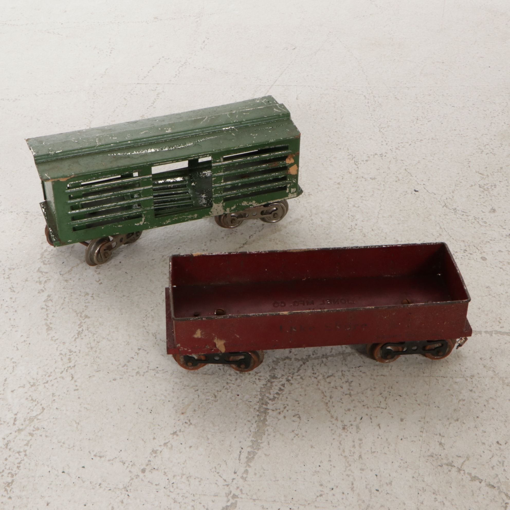 Lionel "G" Gauge Train Cars, Track and "Trainmaster" Transformer