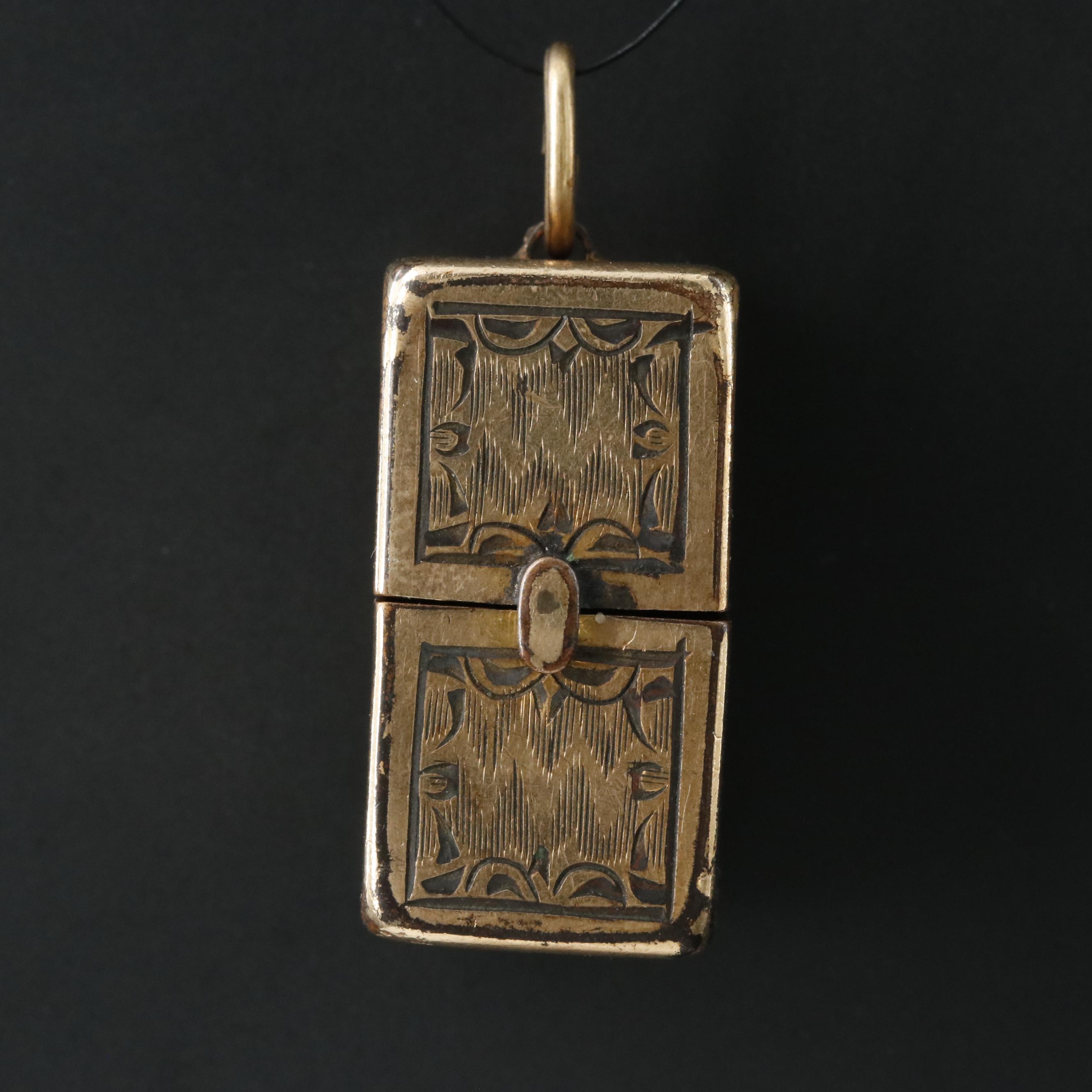 Vintage A.L. Lindroth Co. Trinket Box Pendant