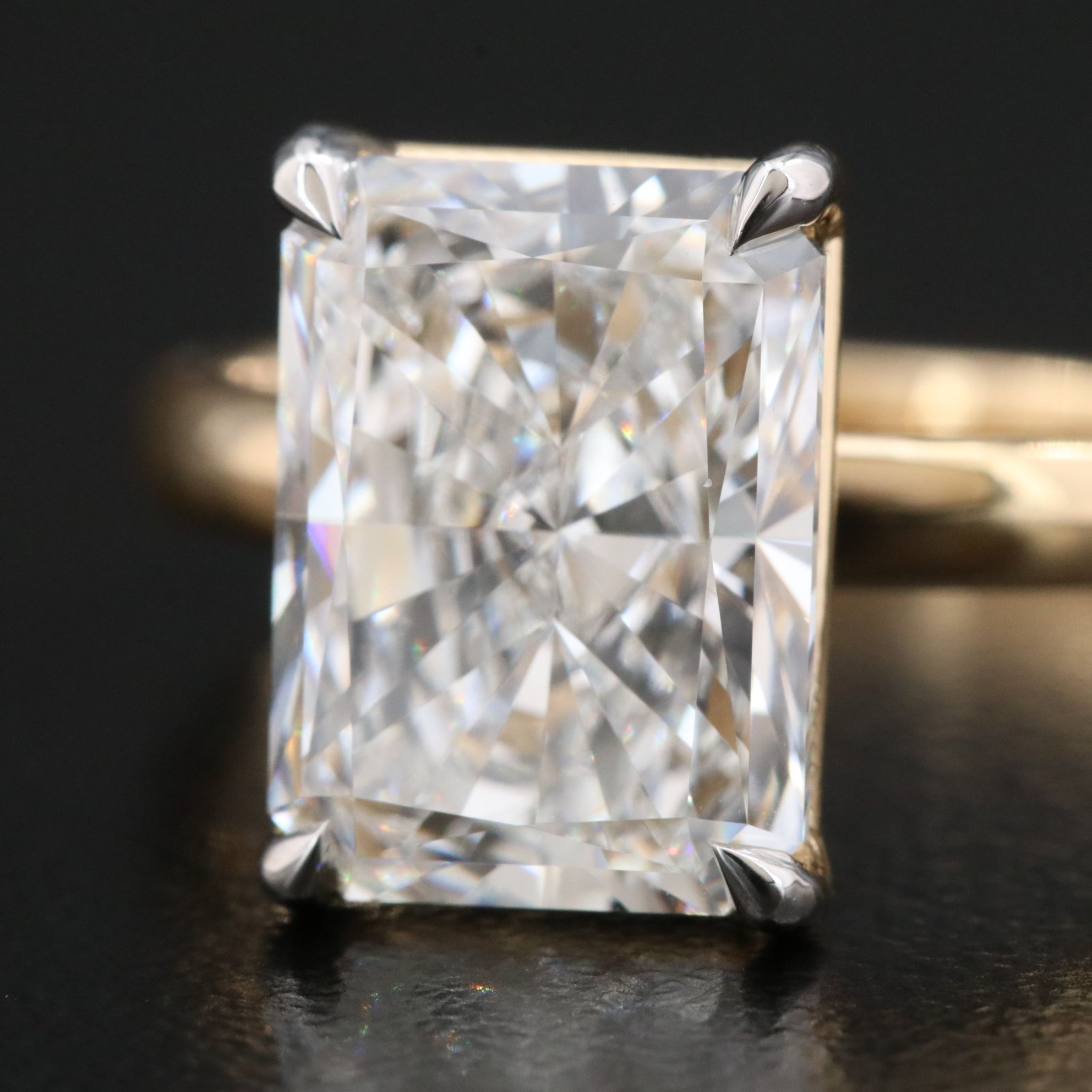 18K 4.09 CT Lab Grown Diamond Solitaire Ring with IGI Report