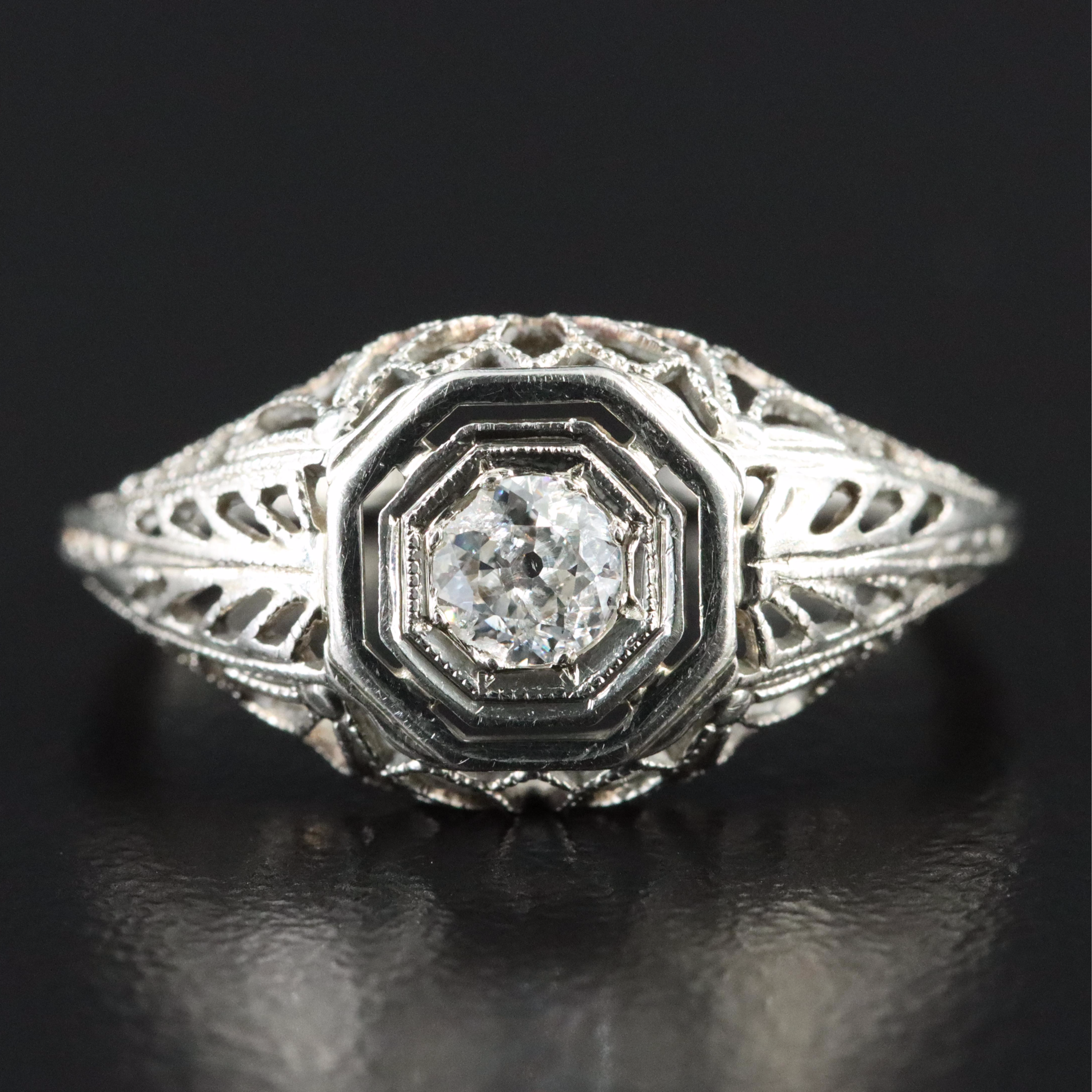 Vintage 18K 0.19 CT Diamond Ring