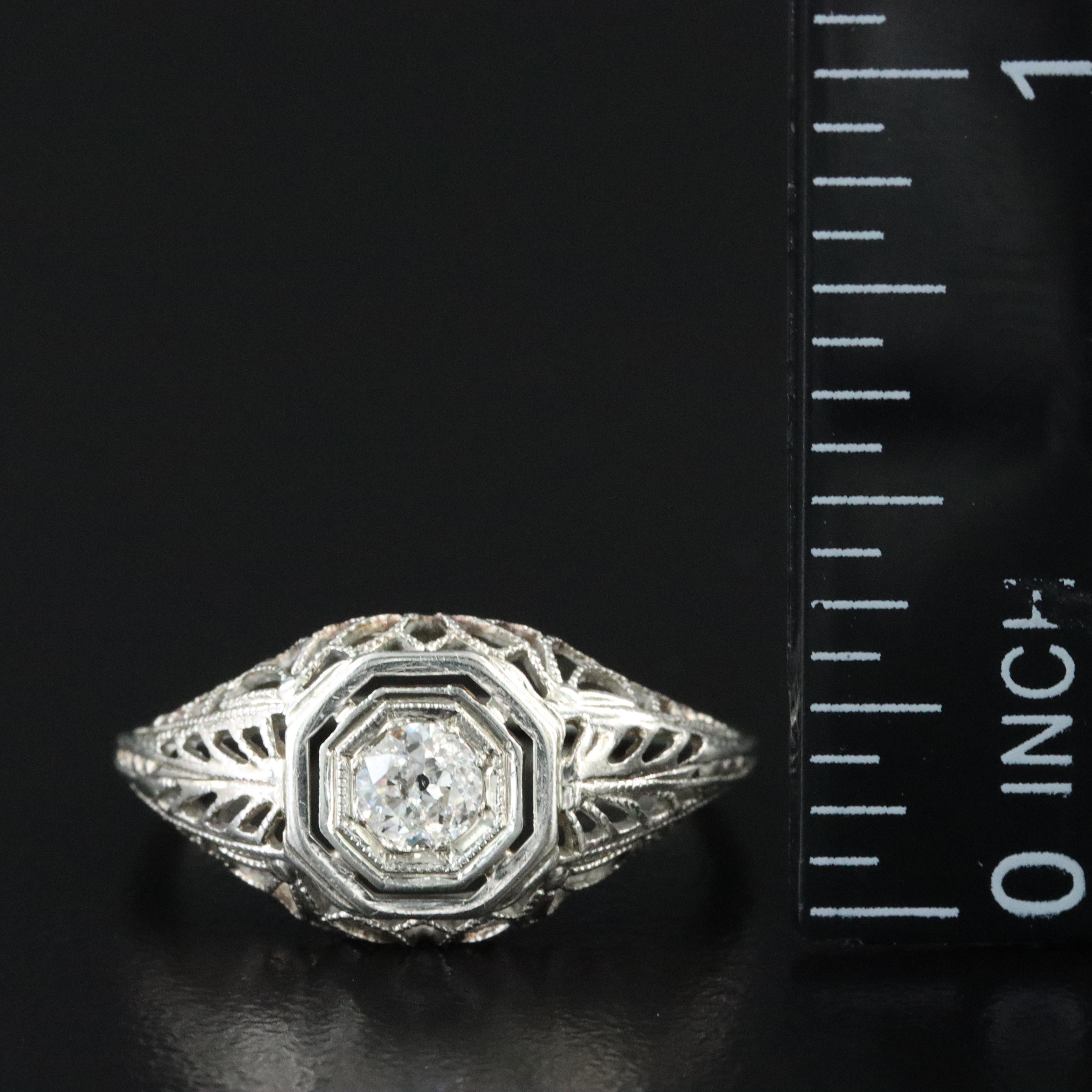 Vintage 18K 0.19 CT Diamond Ring
