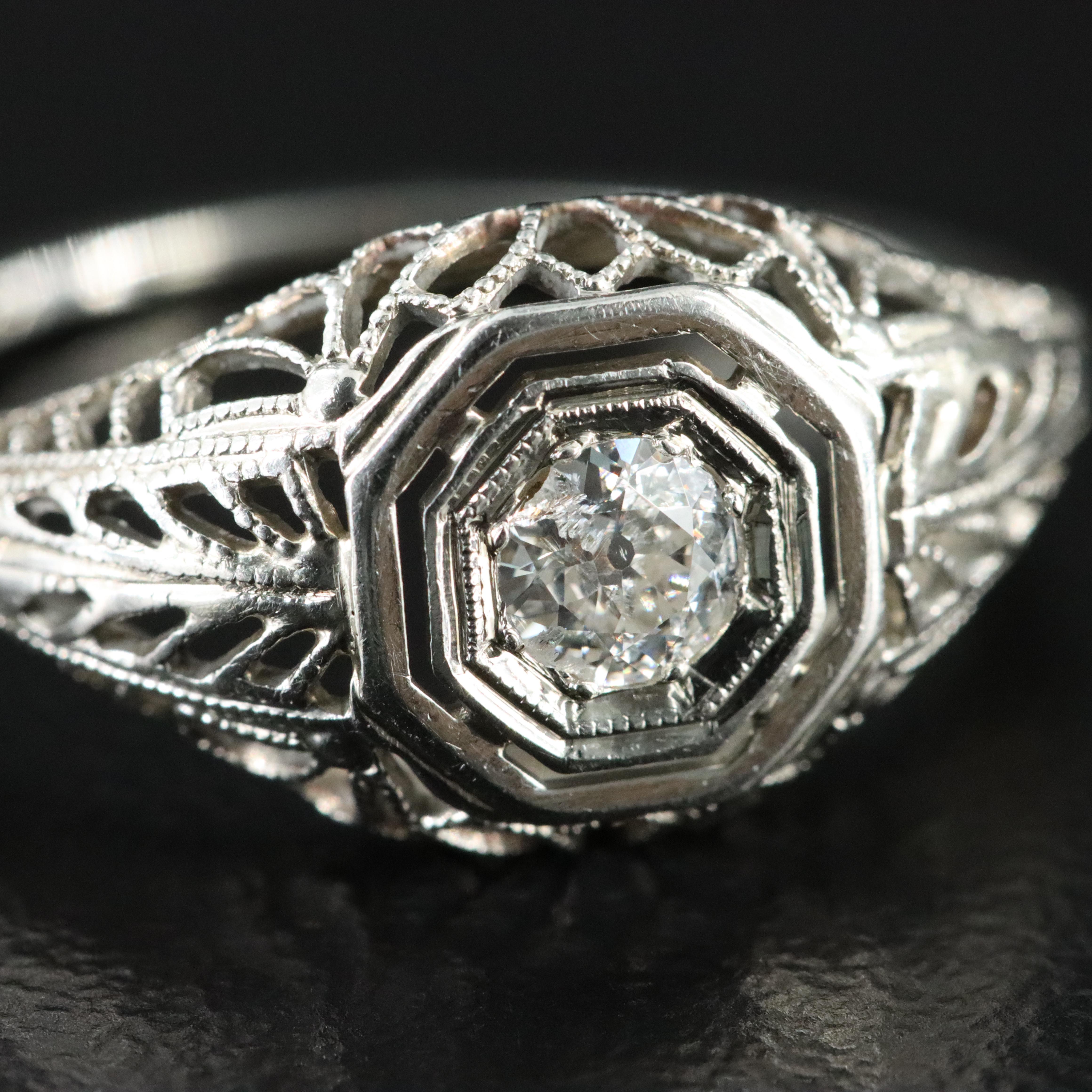 Vintage 18K 0.19 CT Diamond Ring