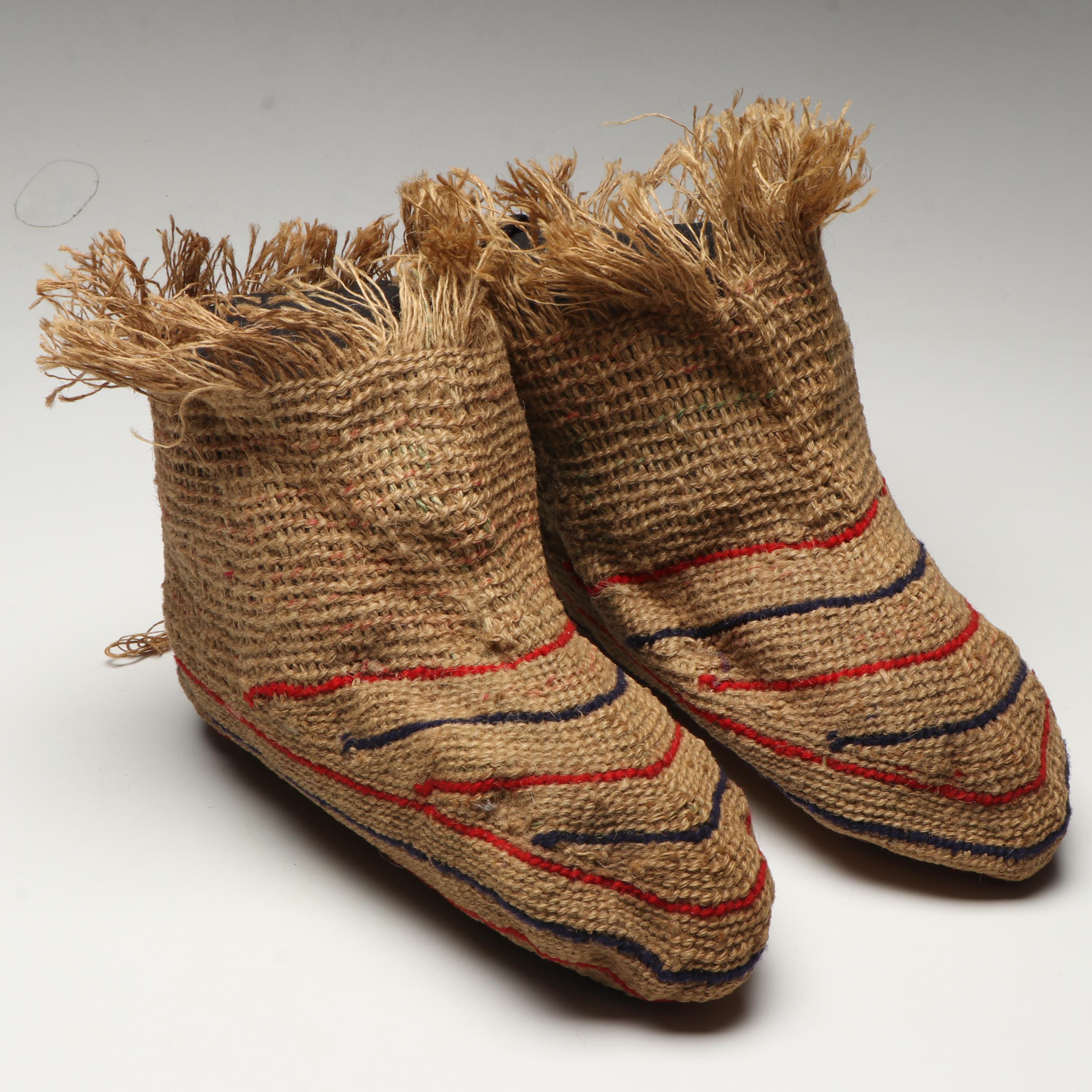 Indigenous Arctic Grass Socks "Alliqsak" with Interwoven Wool Designs