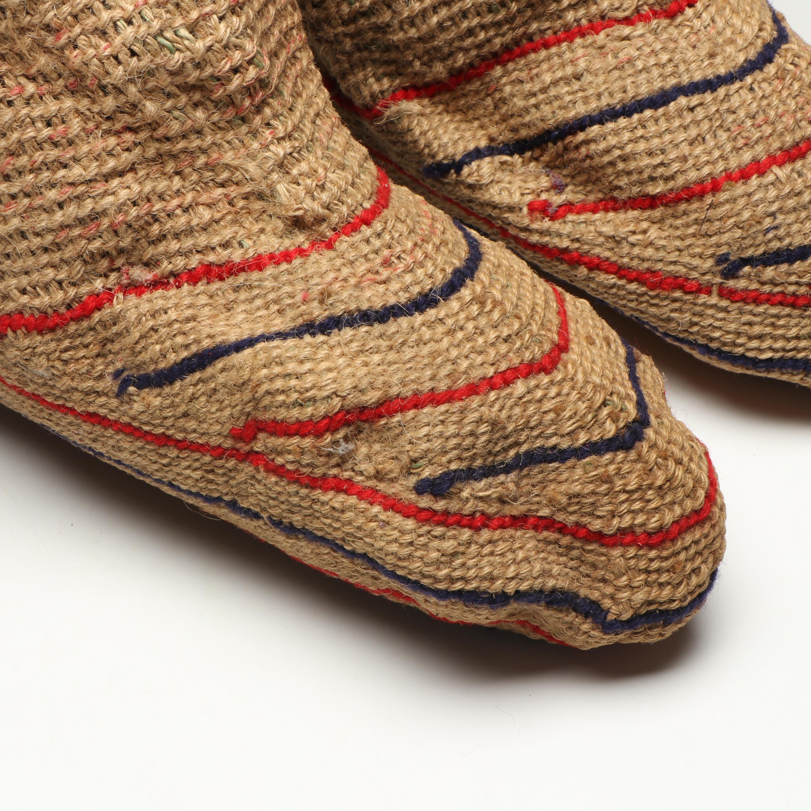 Indigenous Arctic Grass Socks "Alliqsak" with Interwoven Wool Designs