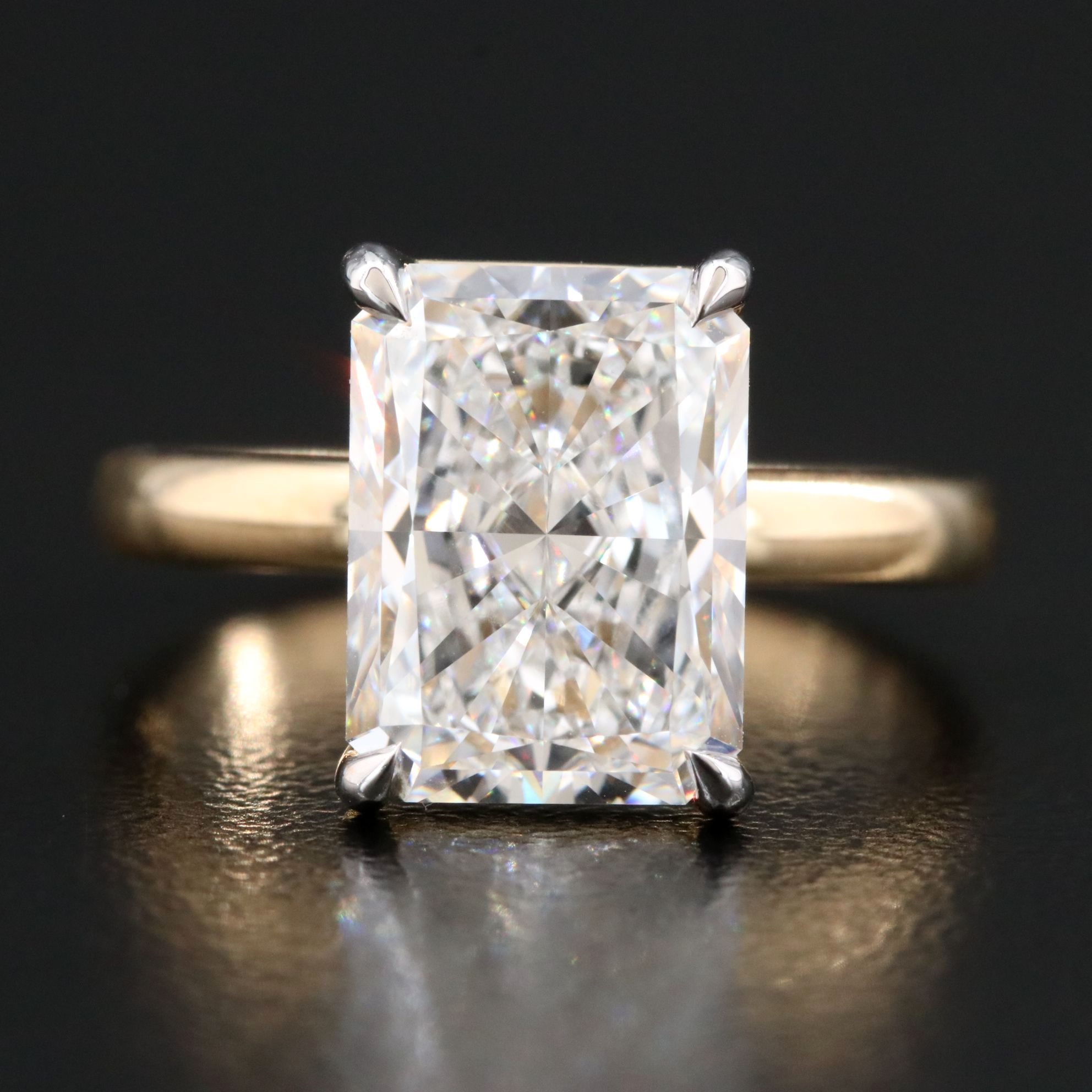 18K 4.09 CT Lab Grown Diamond Solitaire Ring with IGI Report