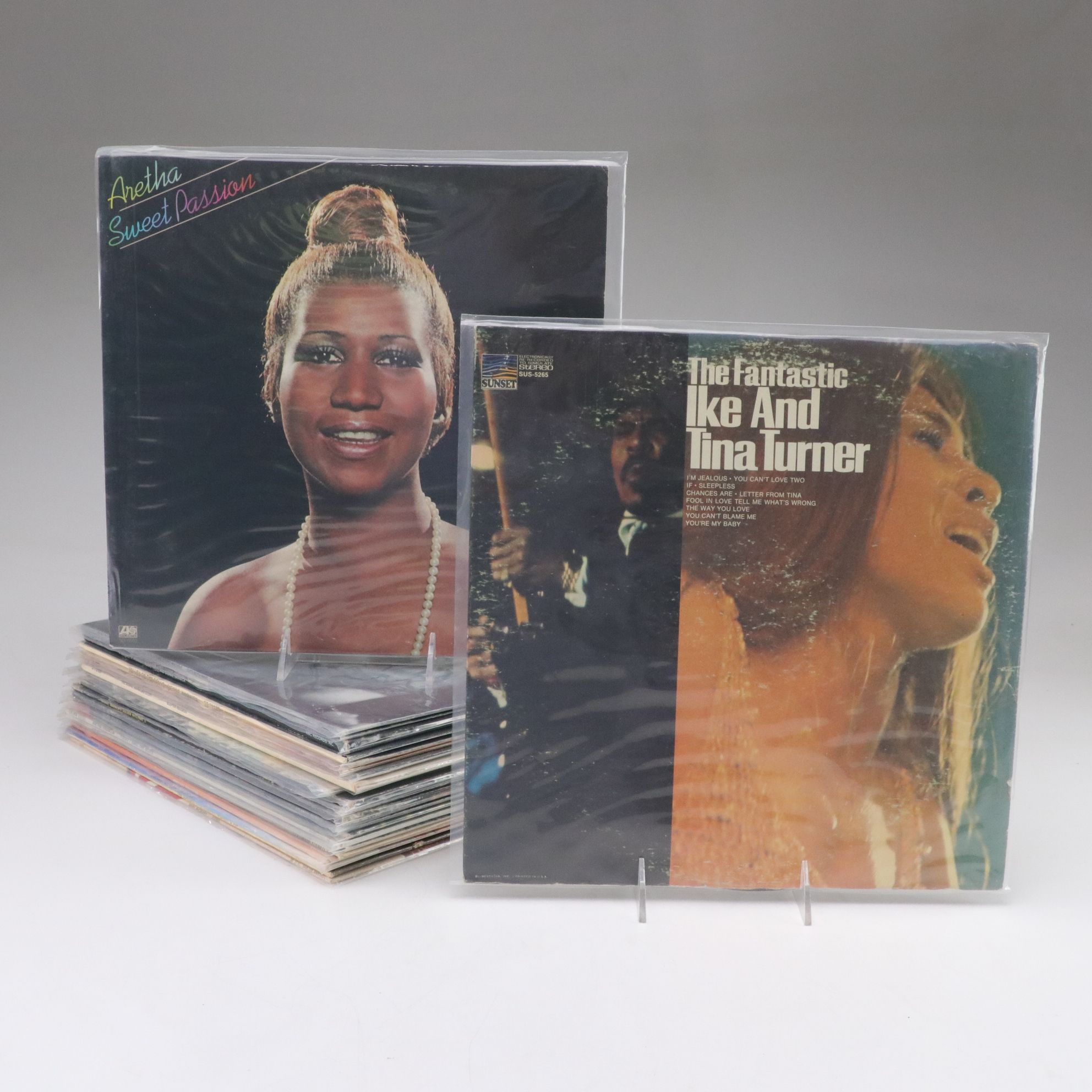Aretha Franklin, Gloria Estefan, Dionne Warwick & More Vinyl Record Albums