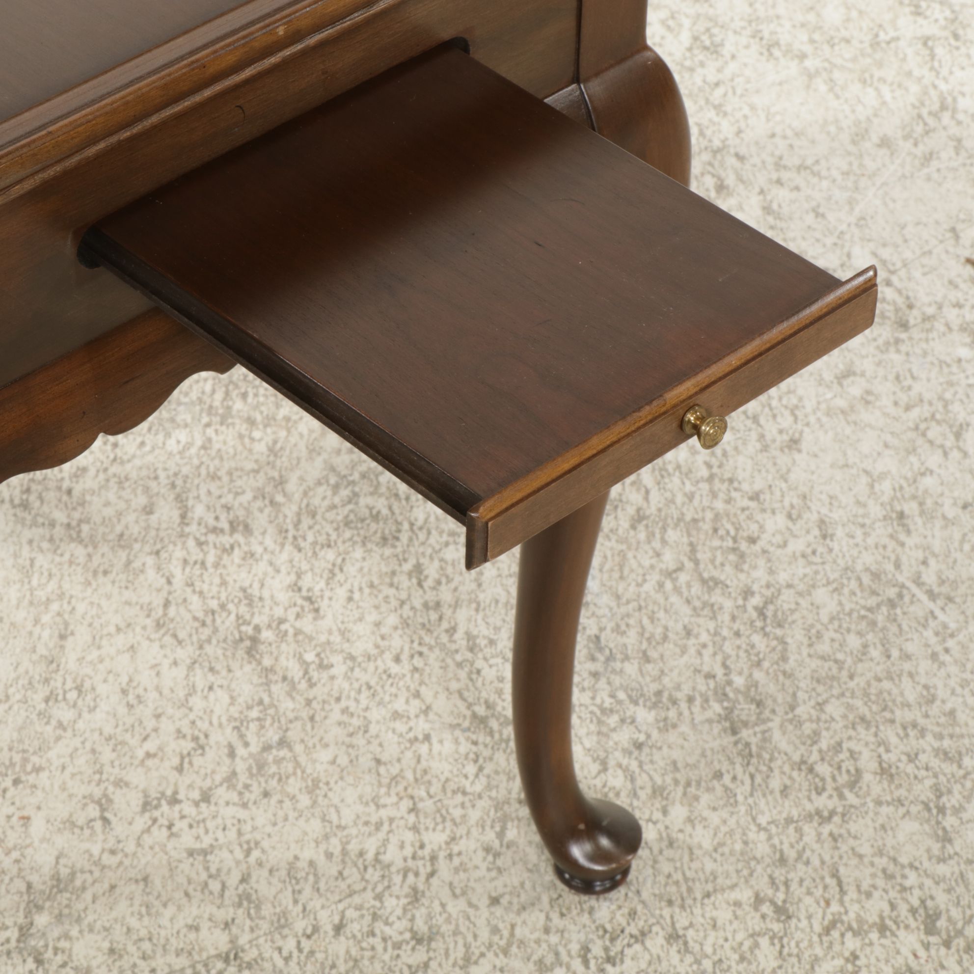 Ethan Allen Queen Anne Style Cherry Tea Table, Late 20th Century