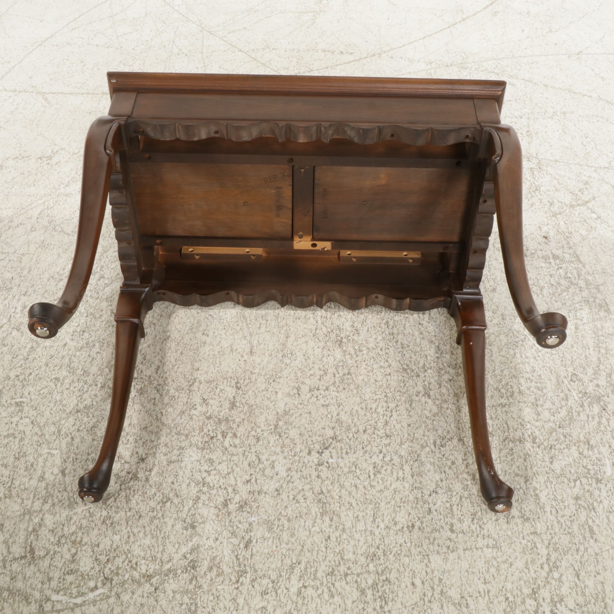 Ethan Allen Queen Anne Style Cherry Tea Table, Late 20th Century