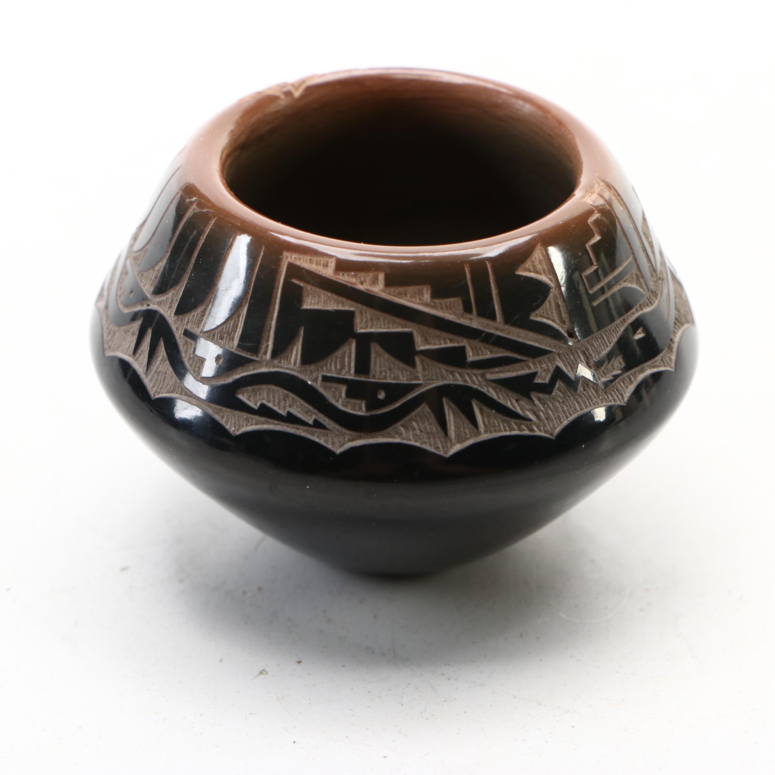 Geri Naranjo Santa Clara Miniature Ceramic Black and Sienna Pot