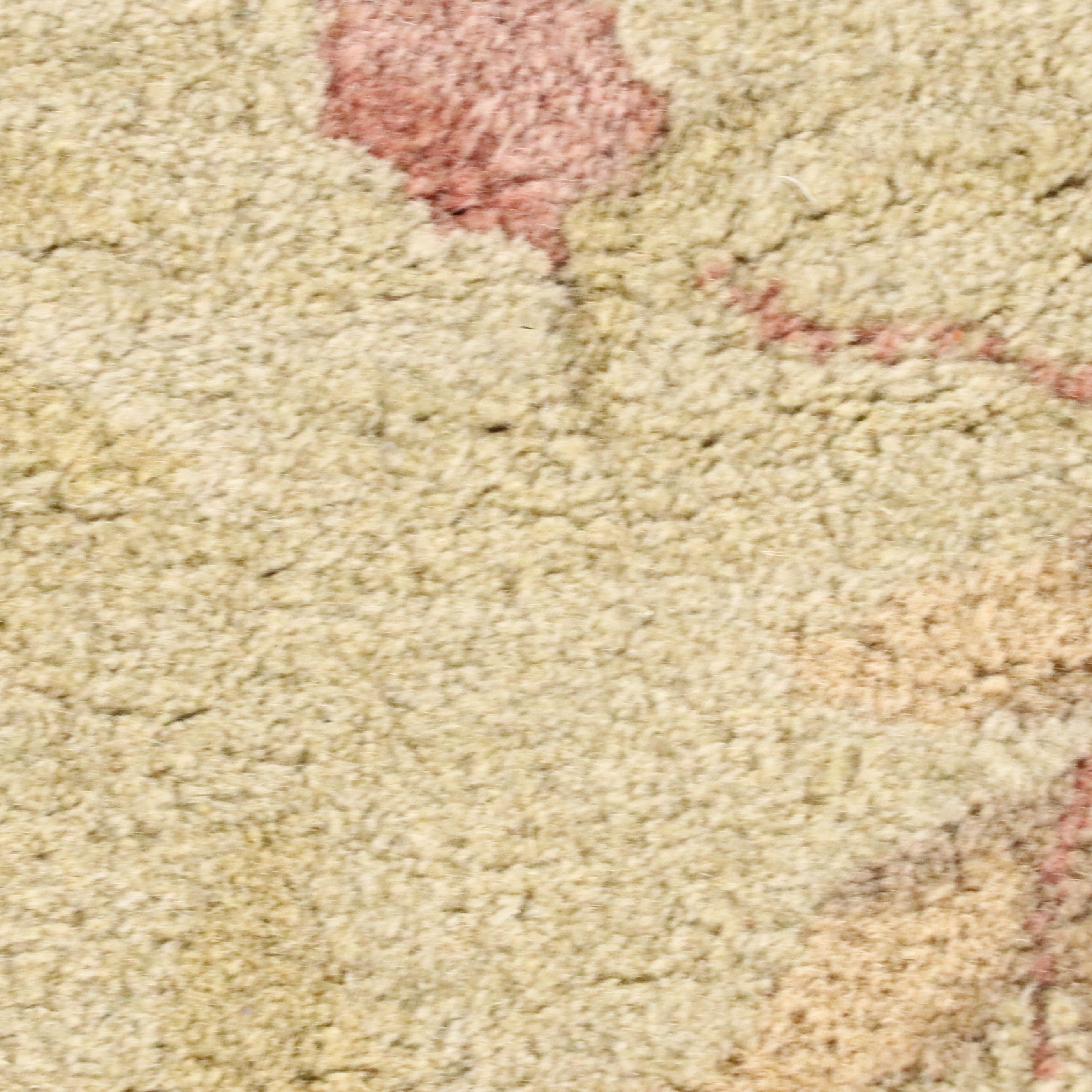 4'11 x 7'10 Hand-Tufted Floral Area Rug