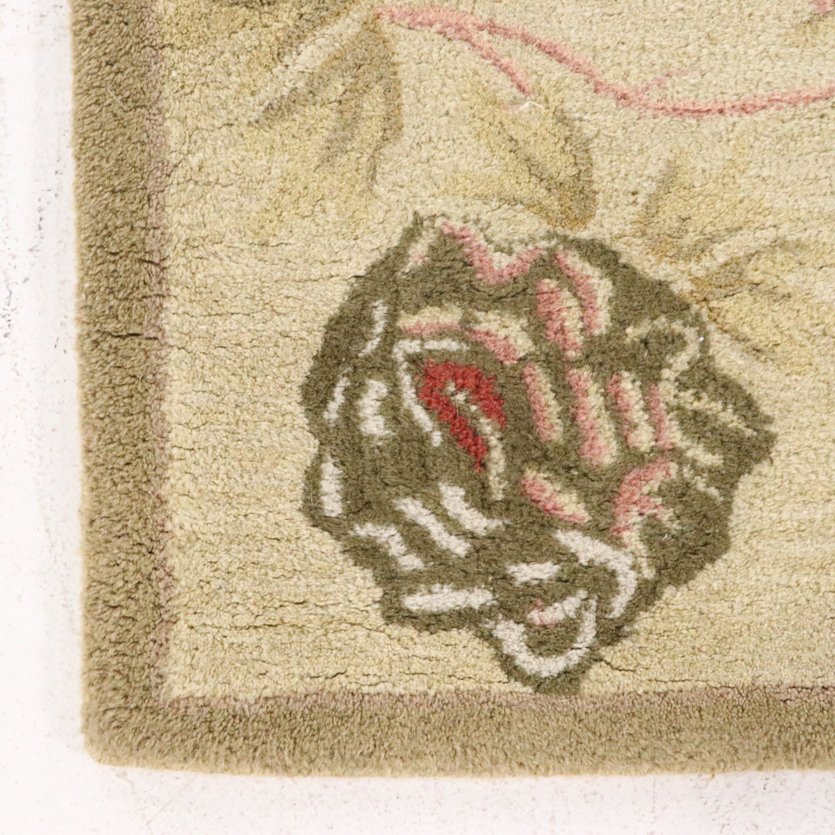 4'11 x 7'10 Hand-Tufted Floral Area Rug