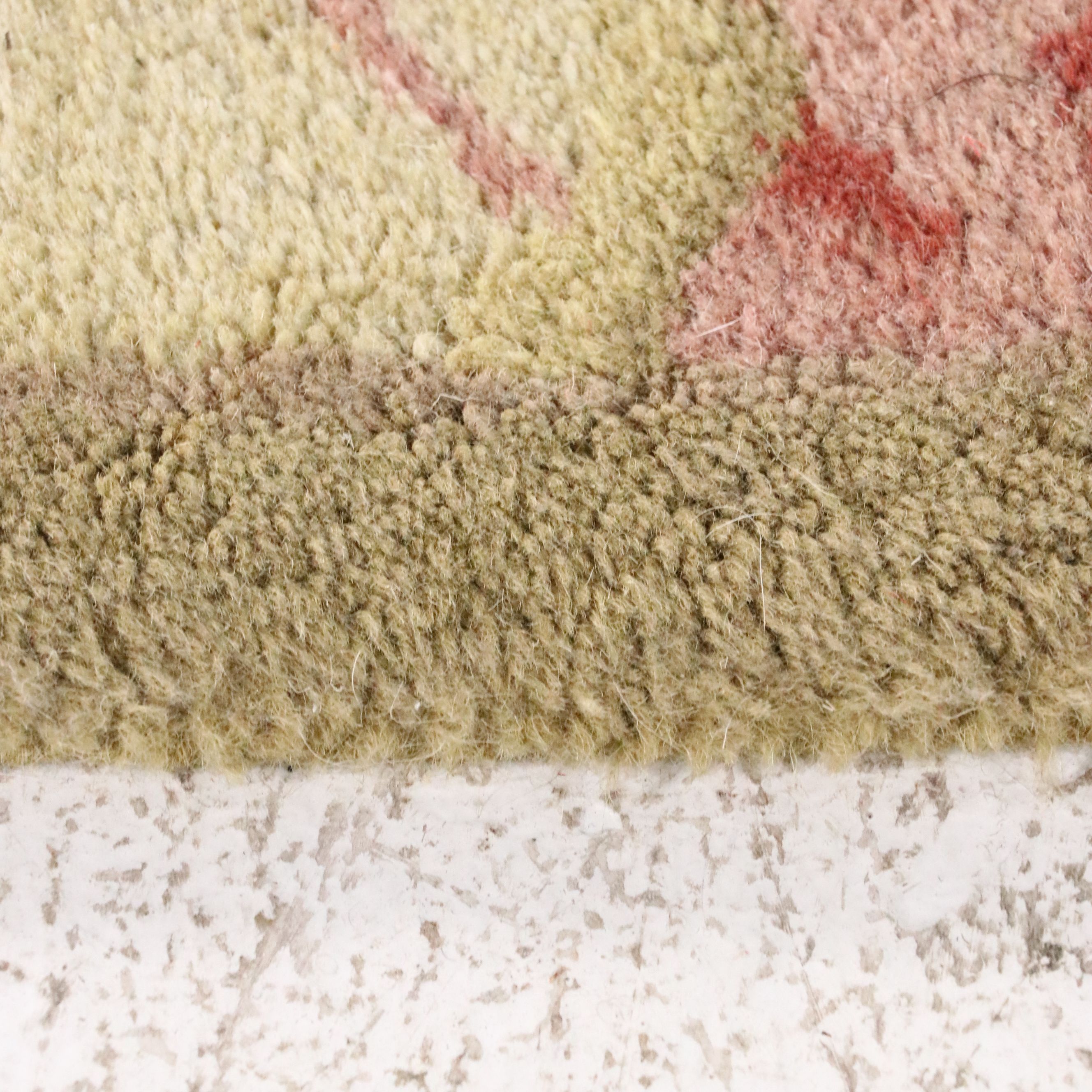 4'11 x 7'10 Hand-Tufted Floral Area Rug